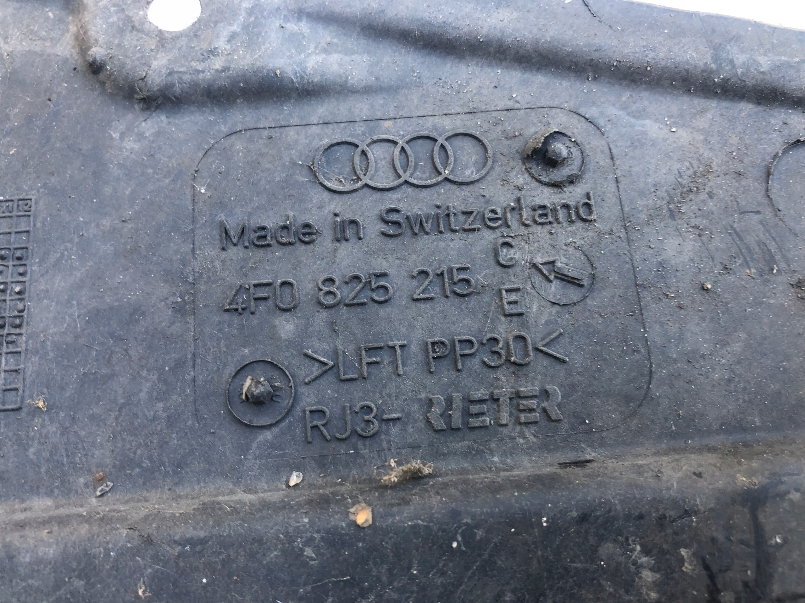 cover chassis left AUDI A6 C6 4F0825215C
