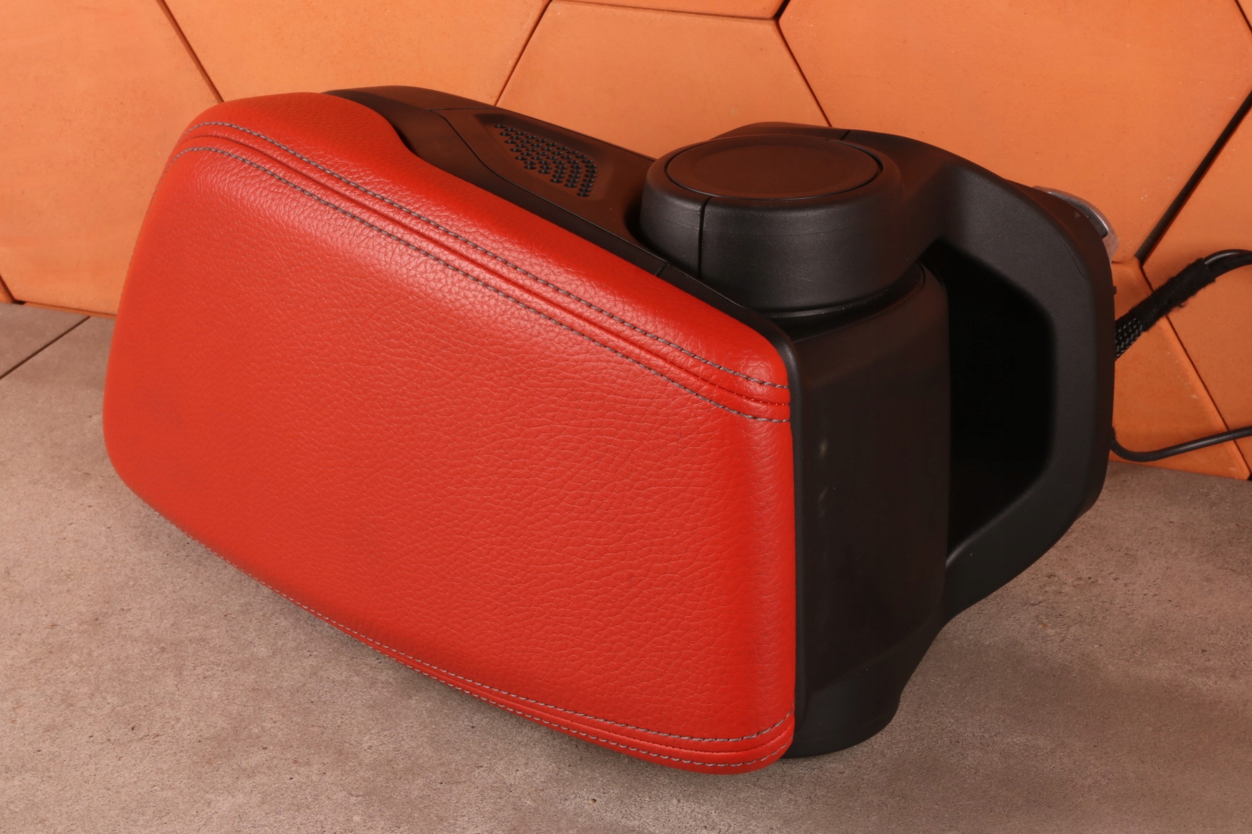 BMW X2 F39 armrest leather MAGMAROT + LADOWARKA WCA 1378762 5A54836