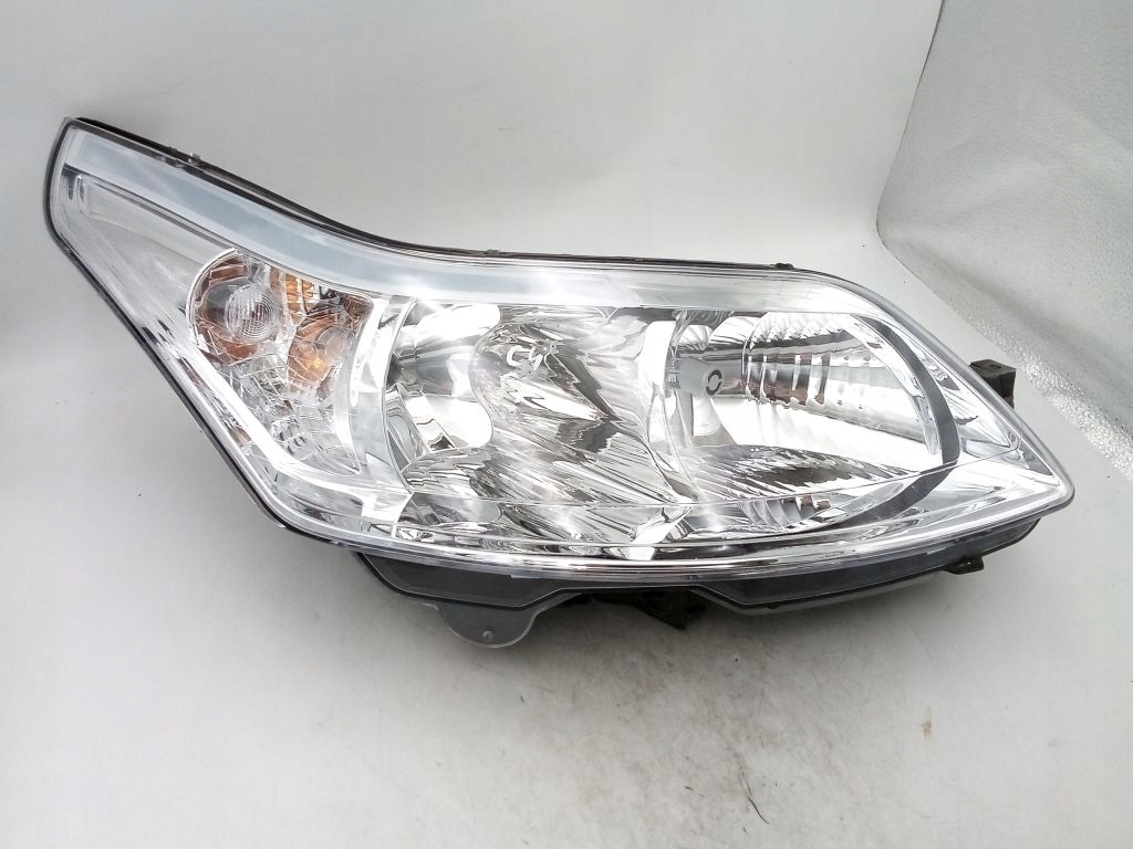 Citroen C4 and 1 light right front front EU 89902333