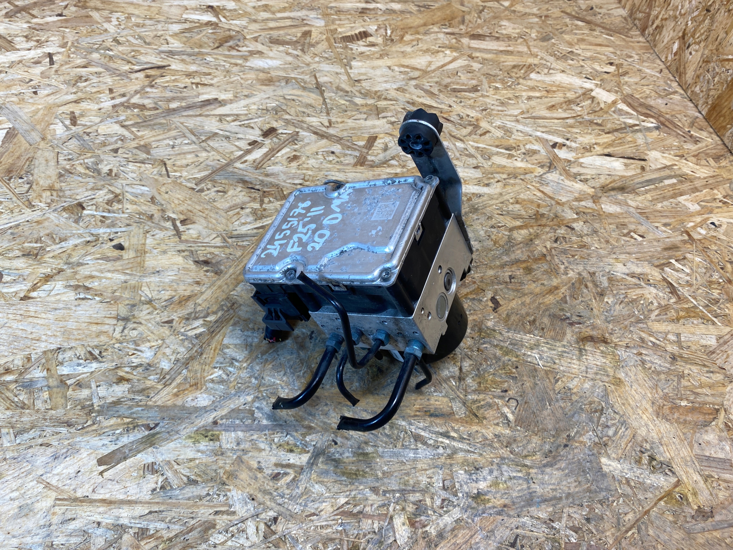 насос блок управления ABS BMW X3 F25 X4 F26 2.0d 6851086