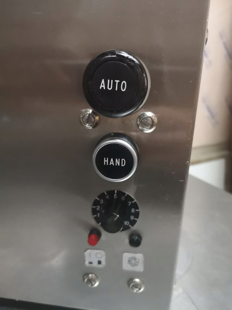 AUTOMAT MASZYNA BITA SMIETANA SANOMAT EURO PLUS 10 Kod producenta r-850