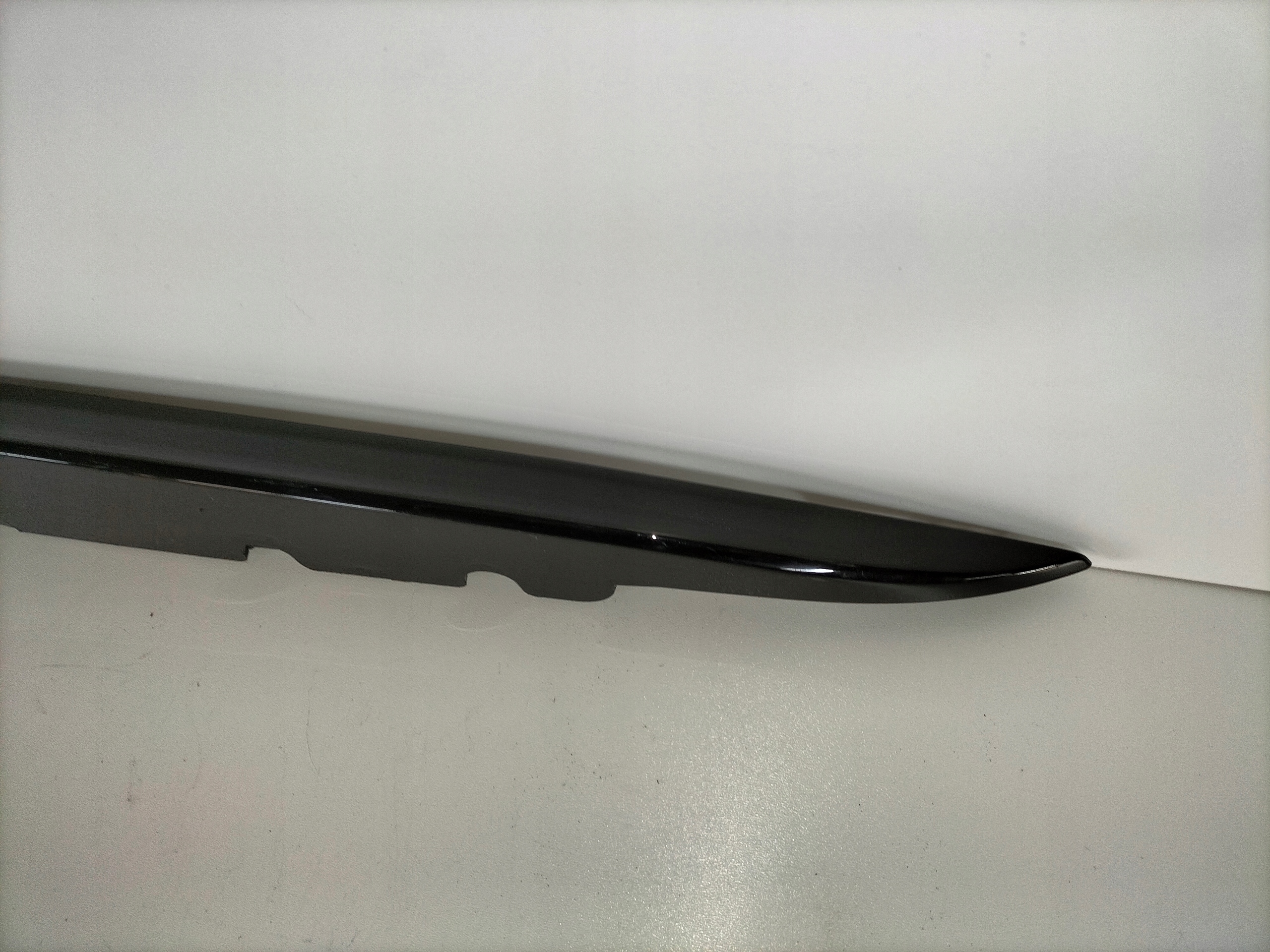 moulding spojlera rear part left VW GOLF 8 VIII 20- KOMBI