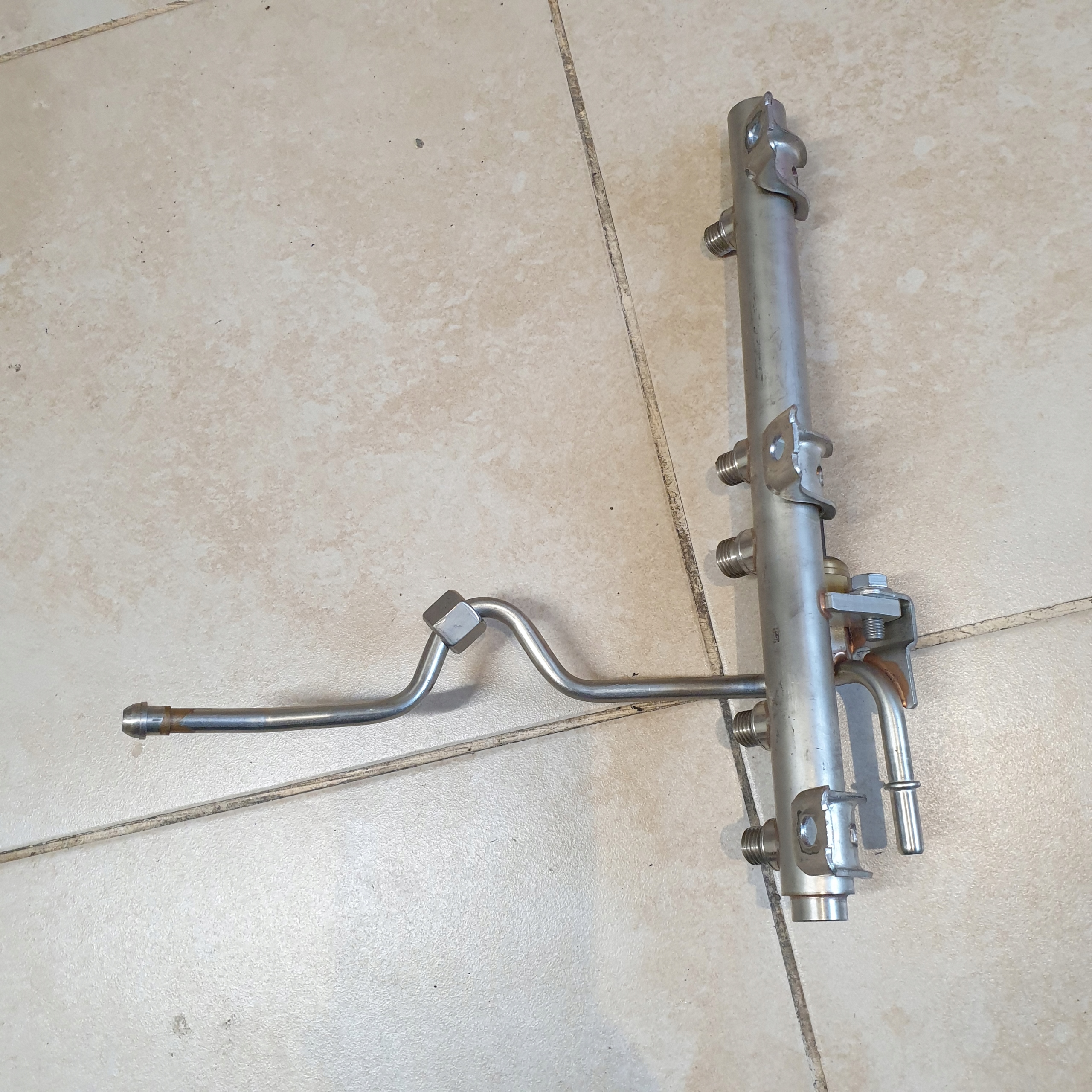 injection ramp BMW 3 E90 E91 E92 E93 2.0 B N43