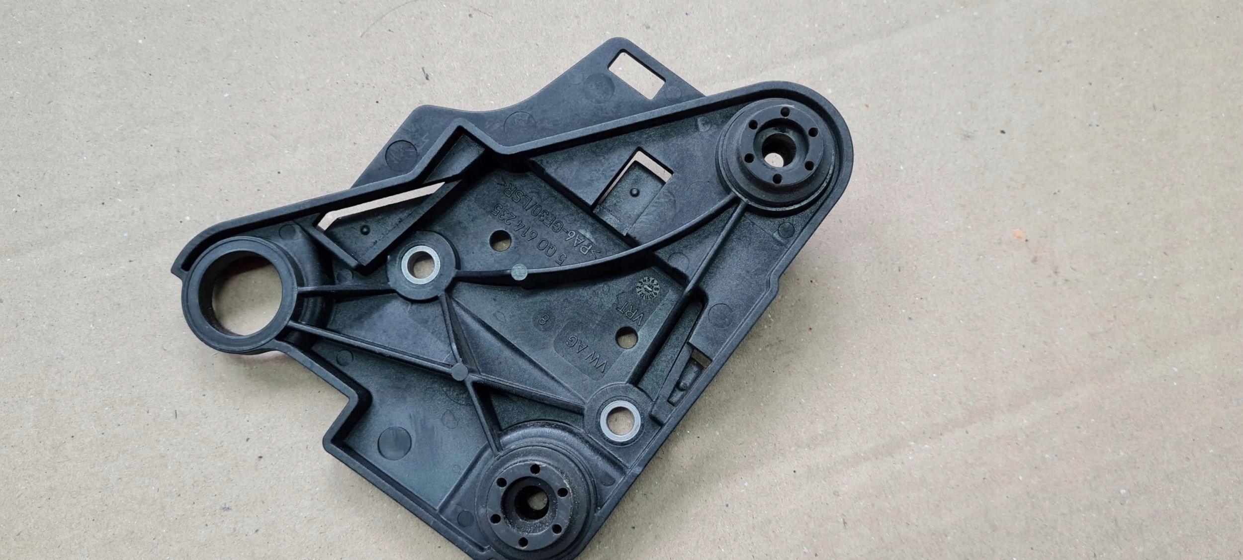 S3 8V Berline A3 Poignée Support plaque POMPY ABS 5Q0614235