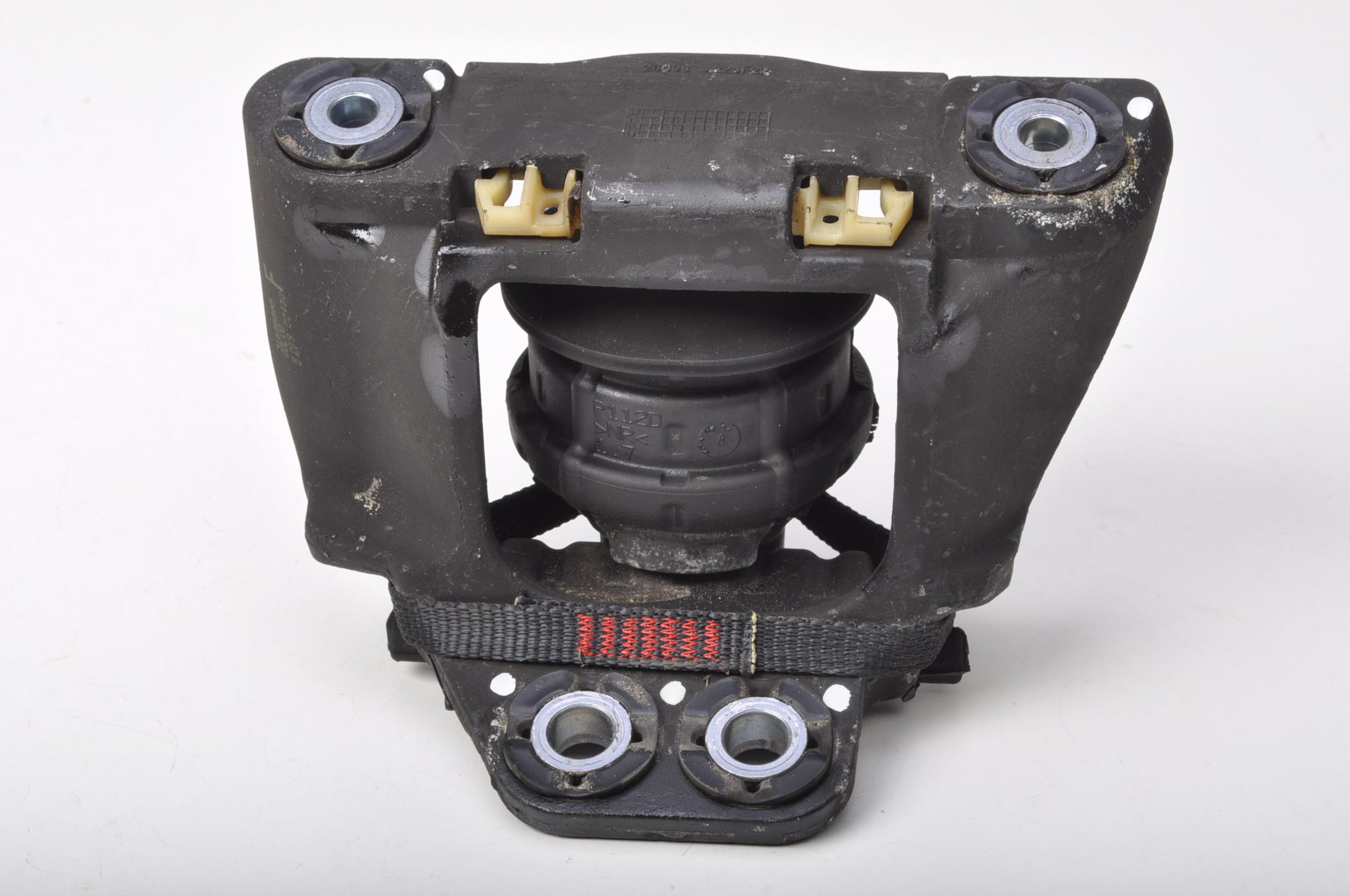 VOLVO V60 II 2.0 D4 Лапа подушка двигуна 31686885