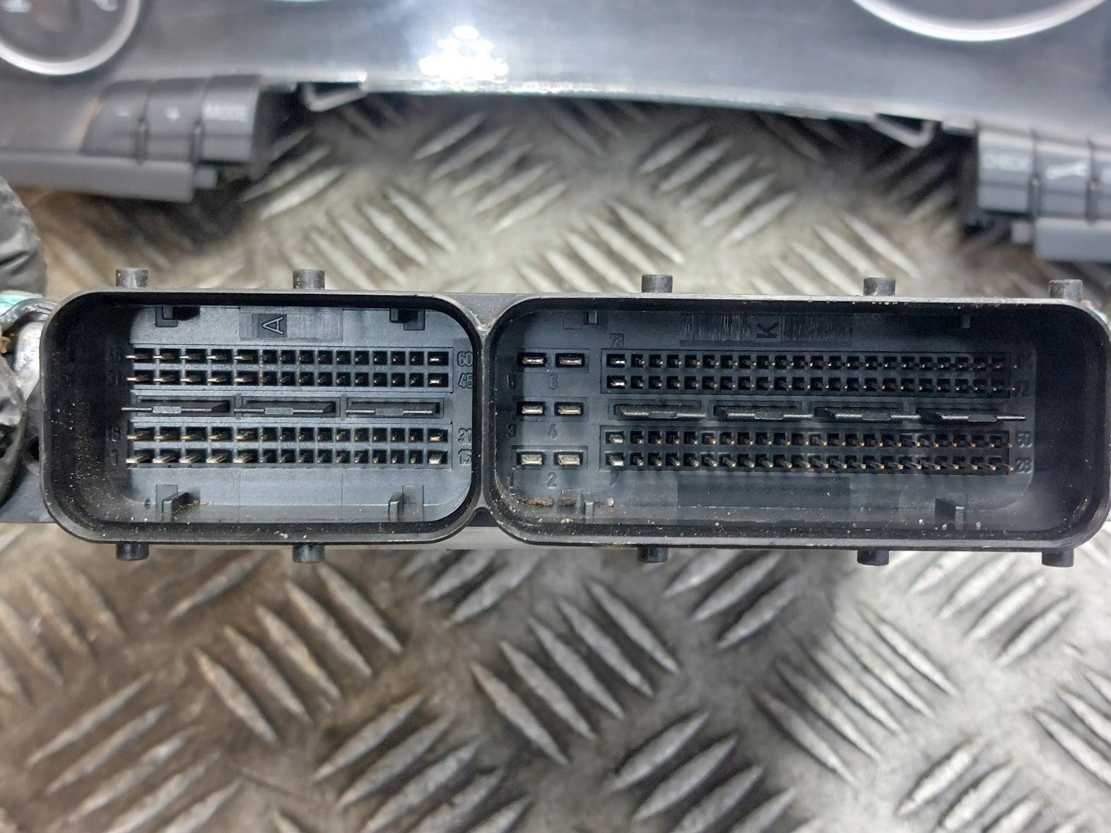 running board STARTOWY AUDI A4 B7 8E0907401AJ 8E0910401E 4B0905851M 8E0920931P