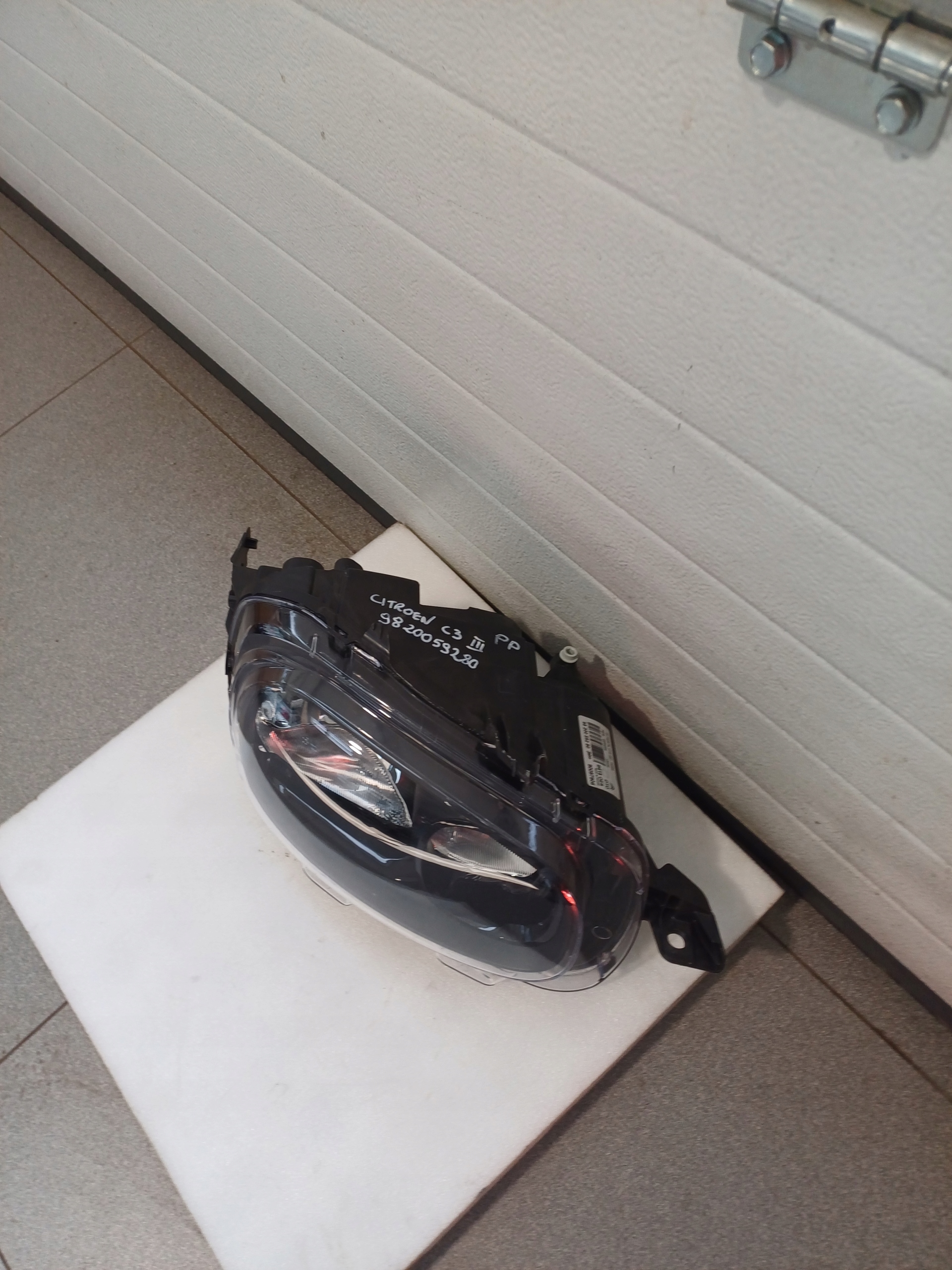 light right front front CITROEN C3 III 9820059280