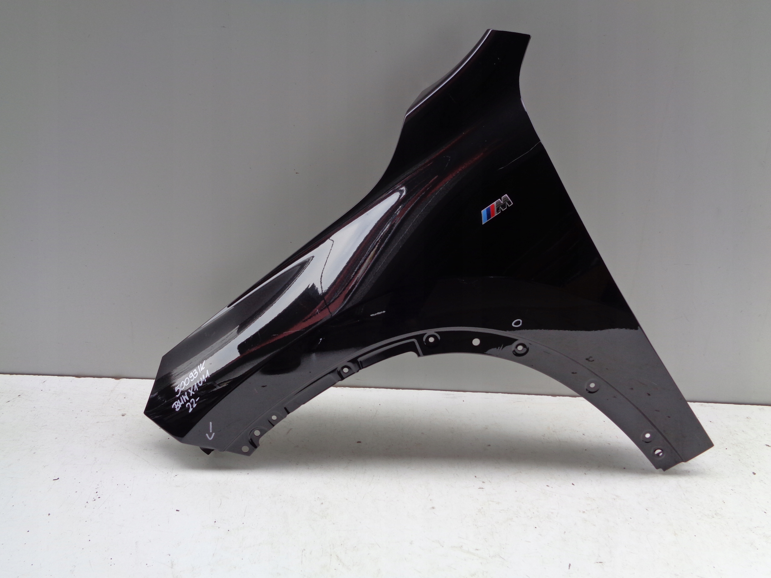 fender left front BMW X1 U11 22- NR 50093