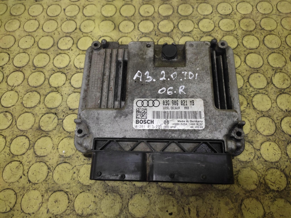 AUDI A3 8P Centralina Motore 0281013295