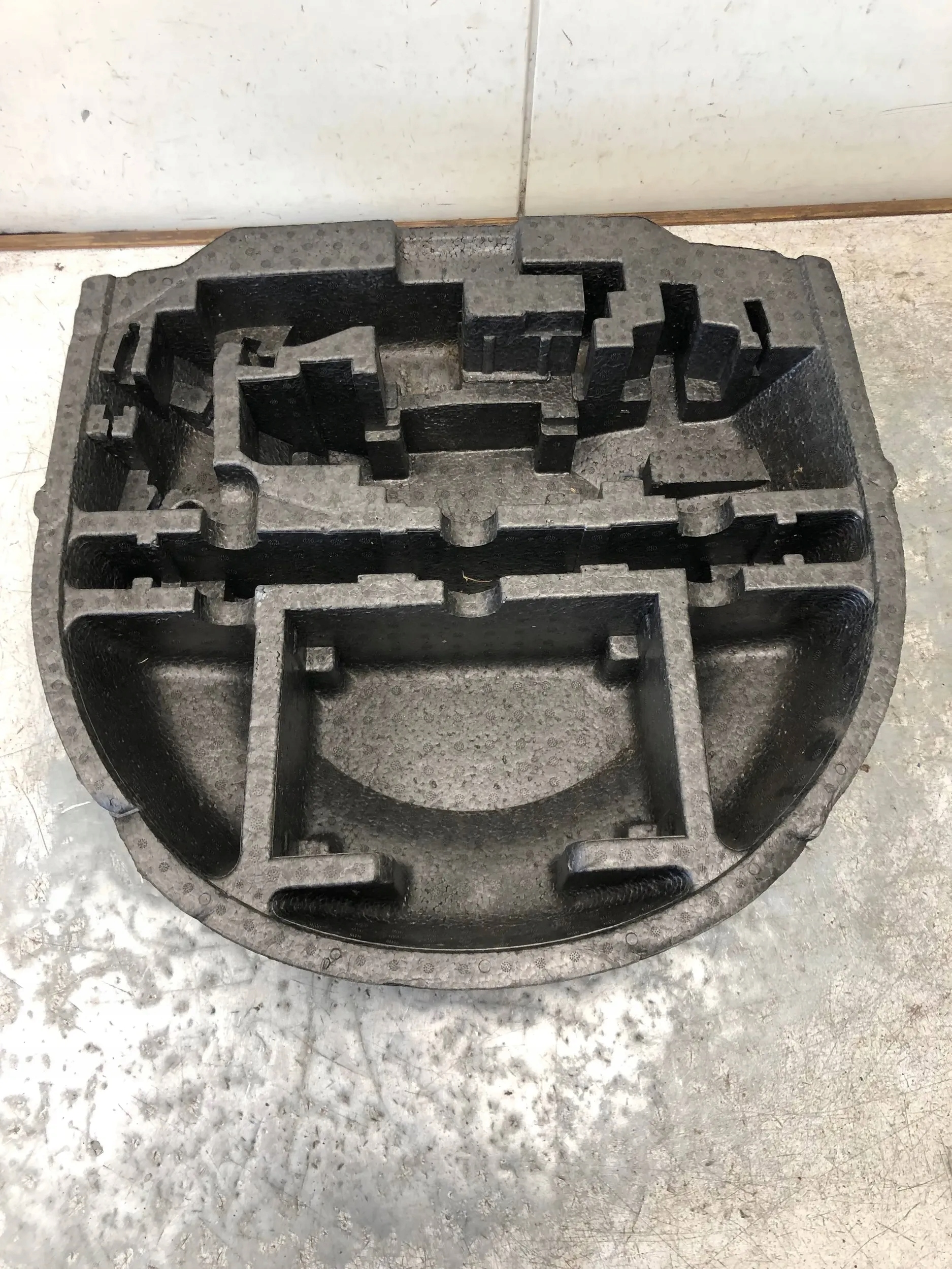 polystirene boot MITSUBISHI COLT VI MN148903