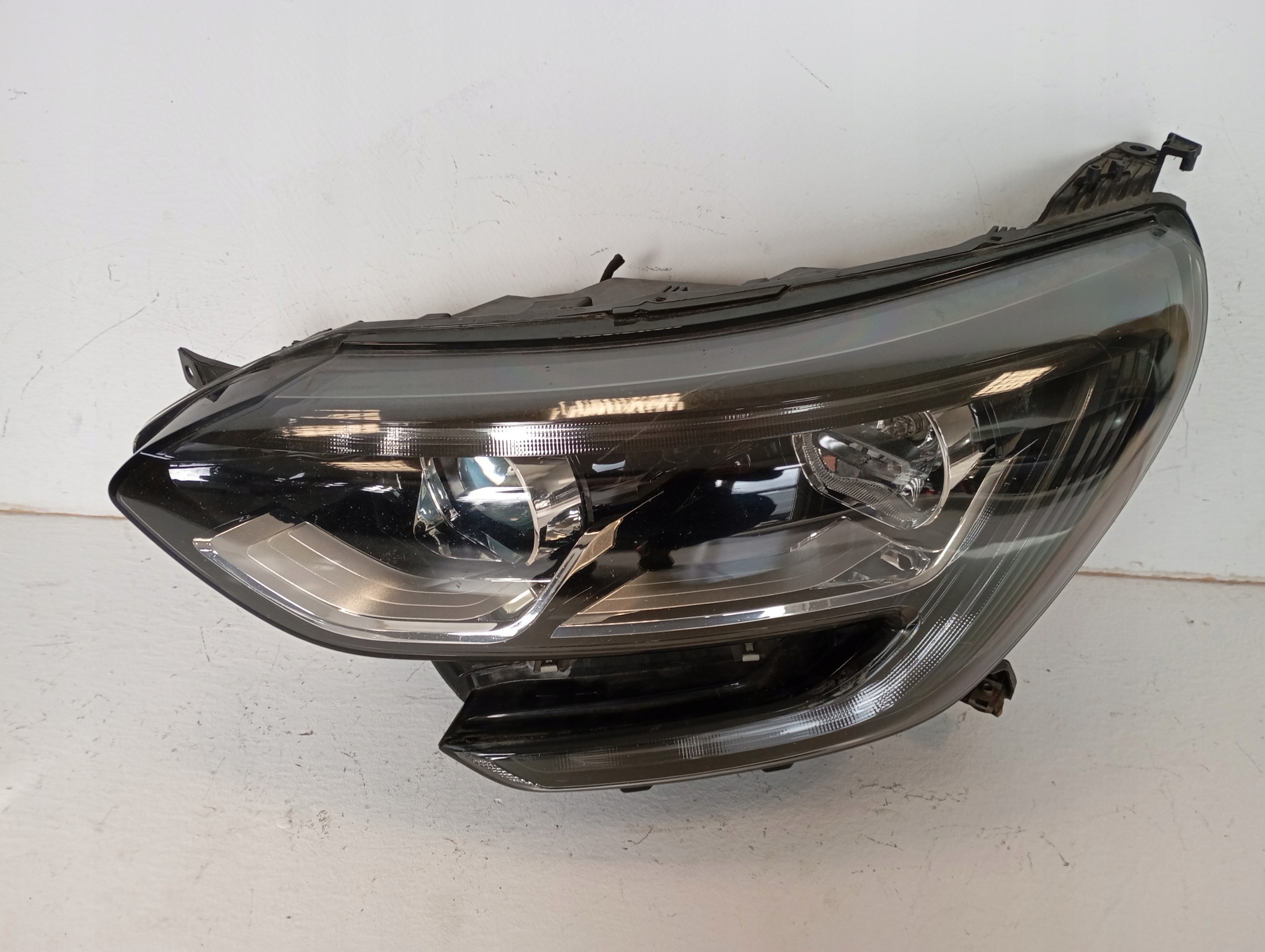 light left RENAULT MEGANE IV 4 LED 260602792R