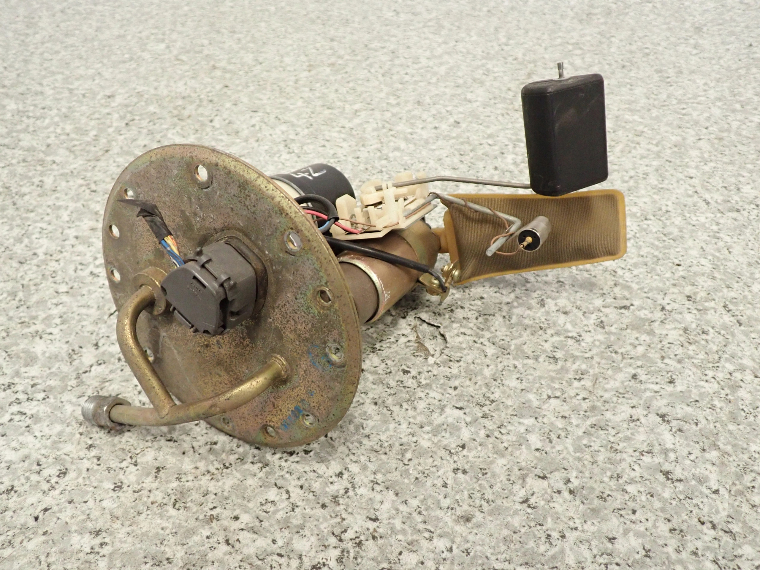 TOYOTA COROLLA E11 1.4и 4ZZ топливный насос