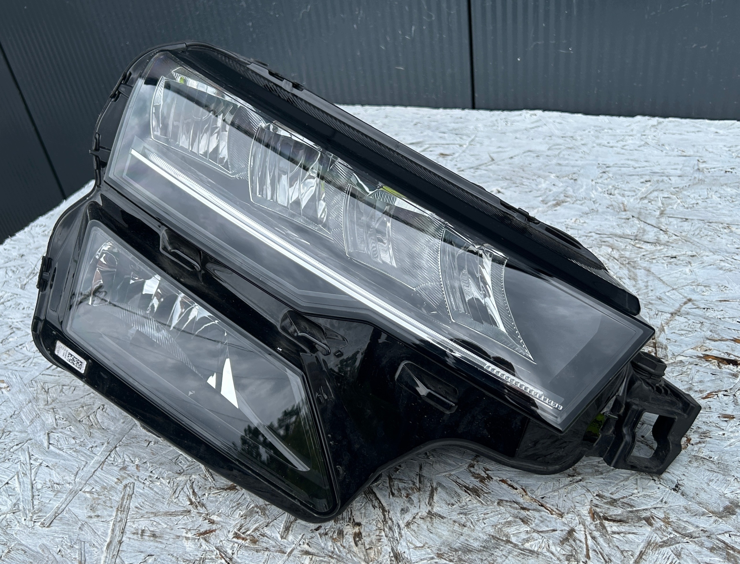 light right front front FULL LED SKODA KAROQ LIFT 22- 57B941010