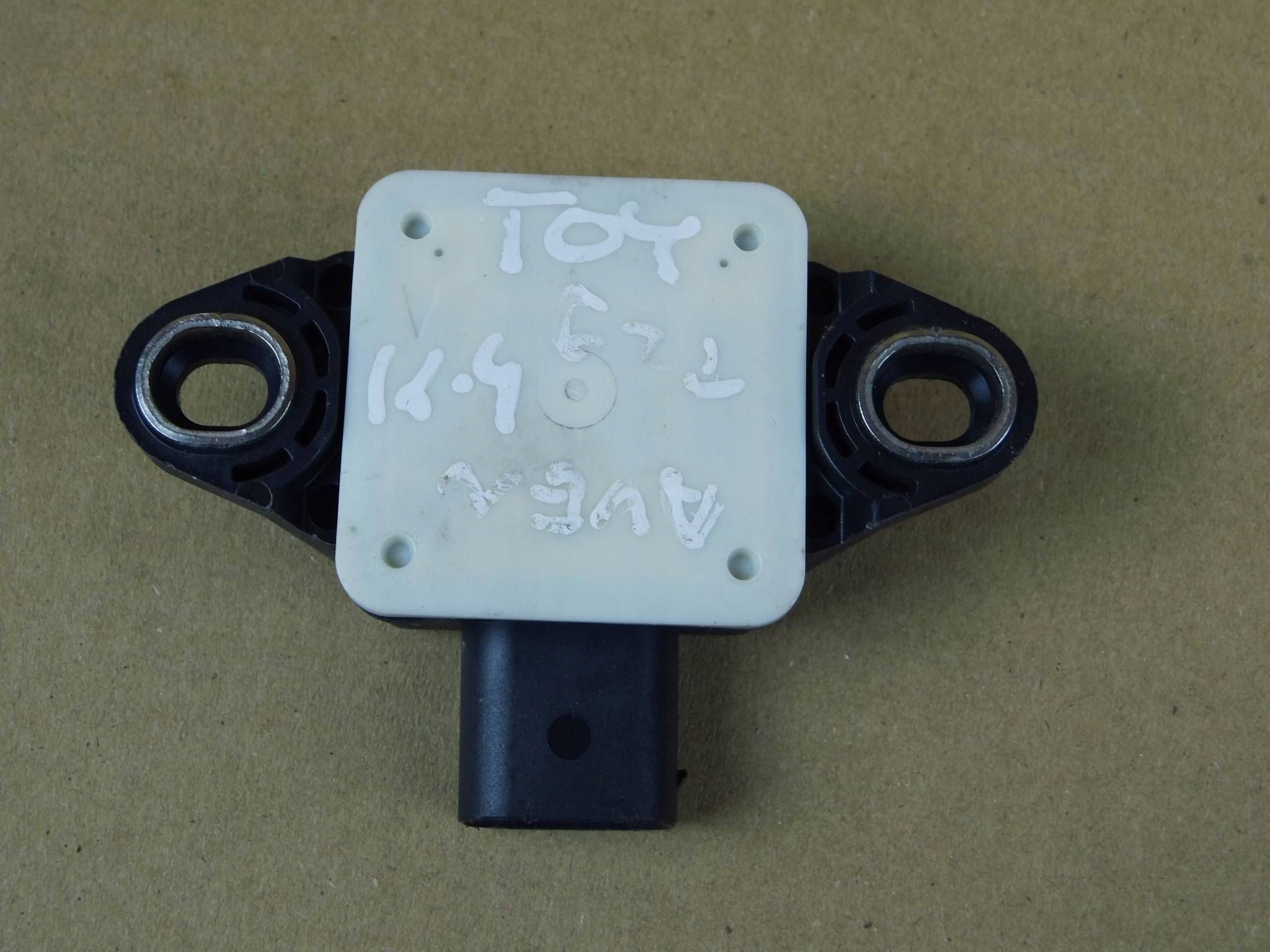 Toyota Avensis T27 module computer sensor ESP 89183-0F010