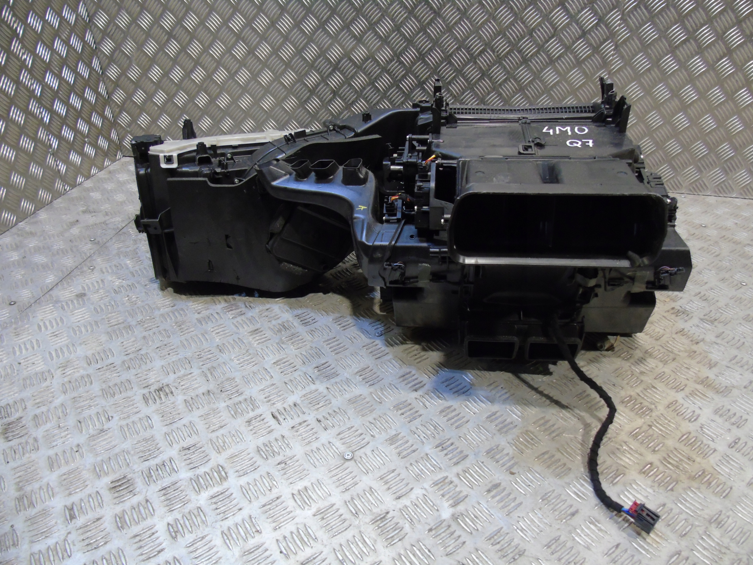 IDEALNA KPL.ohřívač AUDI Q7 4M0 4M 1