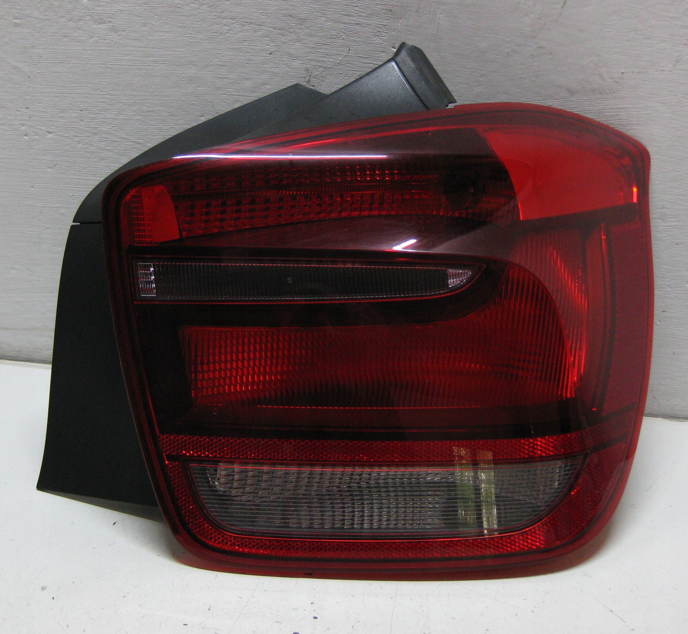 BMW F20 1.6i 14R light right rear part EU