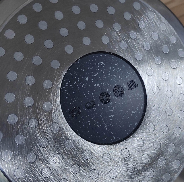 Garnki 8 el nieprzywierające BB + ściereczki do teflonu 2szt Liczba elementów w zestawie 8