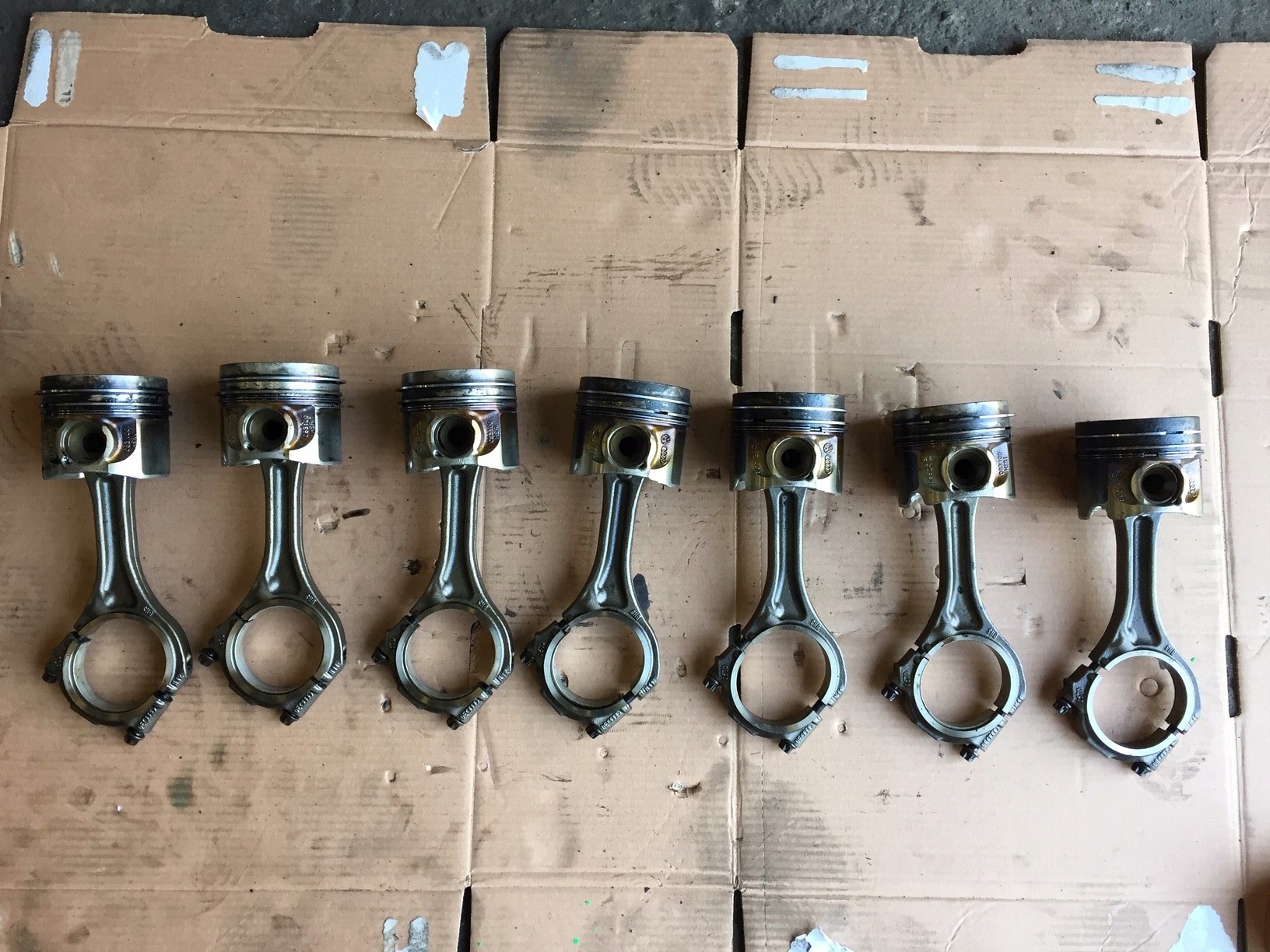 AUDI Q7 4L 4.2 TDI BTR piston connecting rod 057D