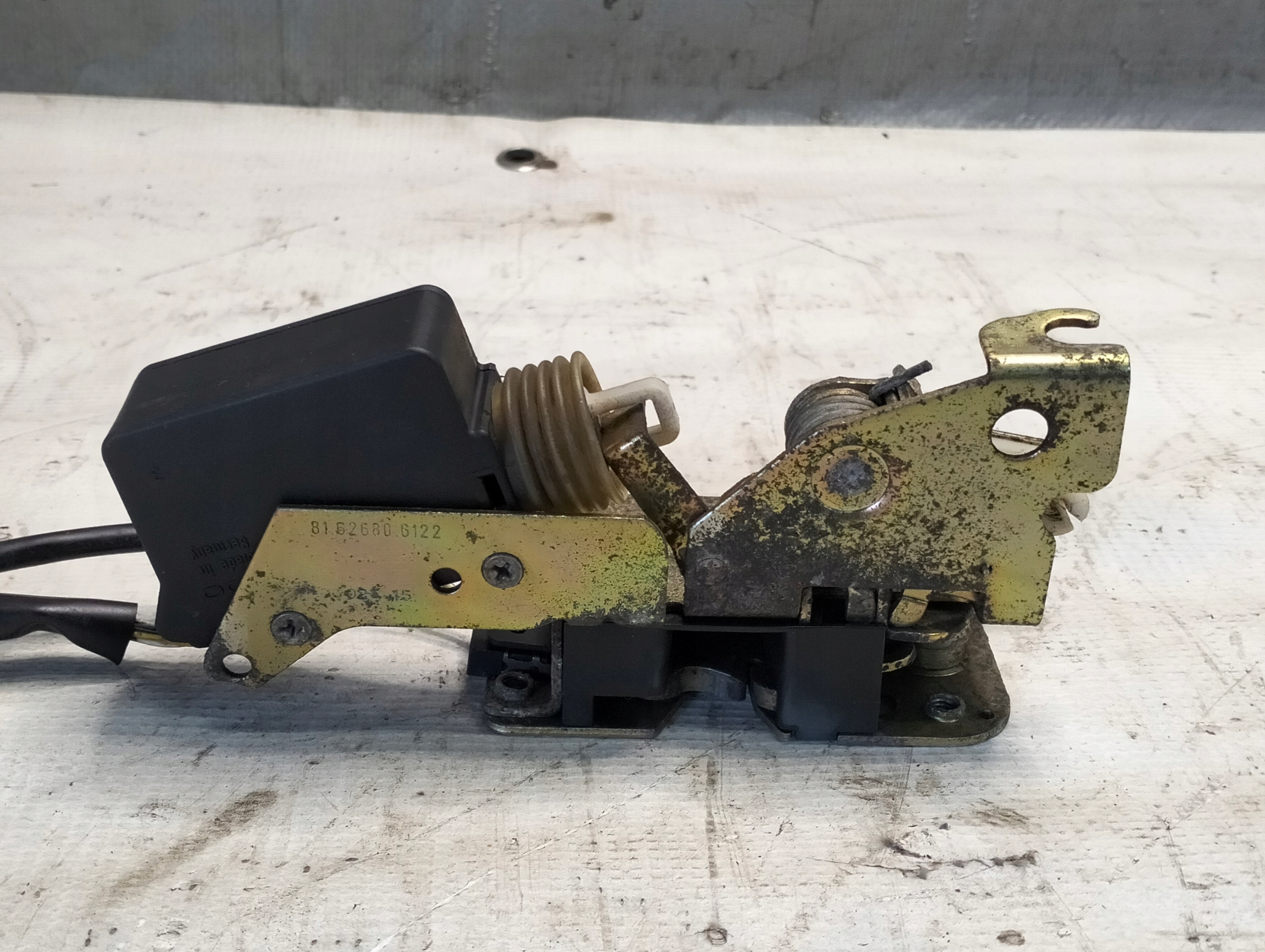 lock door MAN TGA 00-07r right inner 81626806122