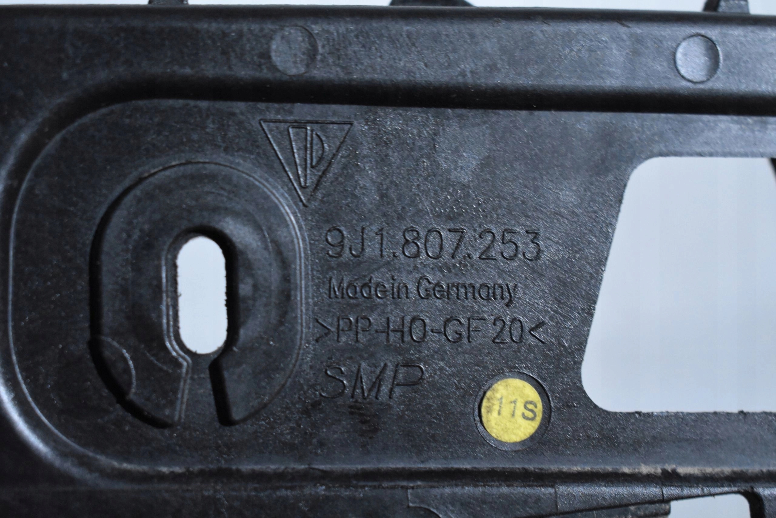 IDEALNY bumper bracket rear left PORSCHE TAYCAN 1