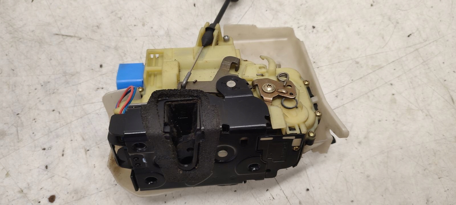 lock front front right VW Polo 9N LIFT 1,2 6V