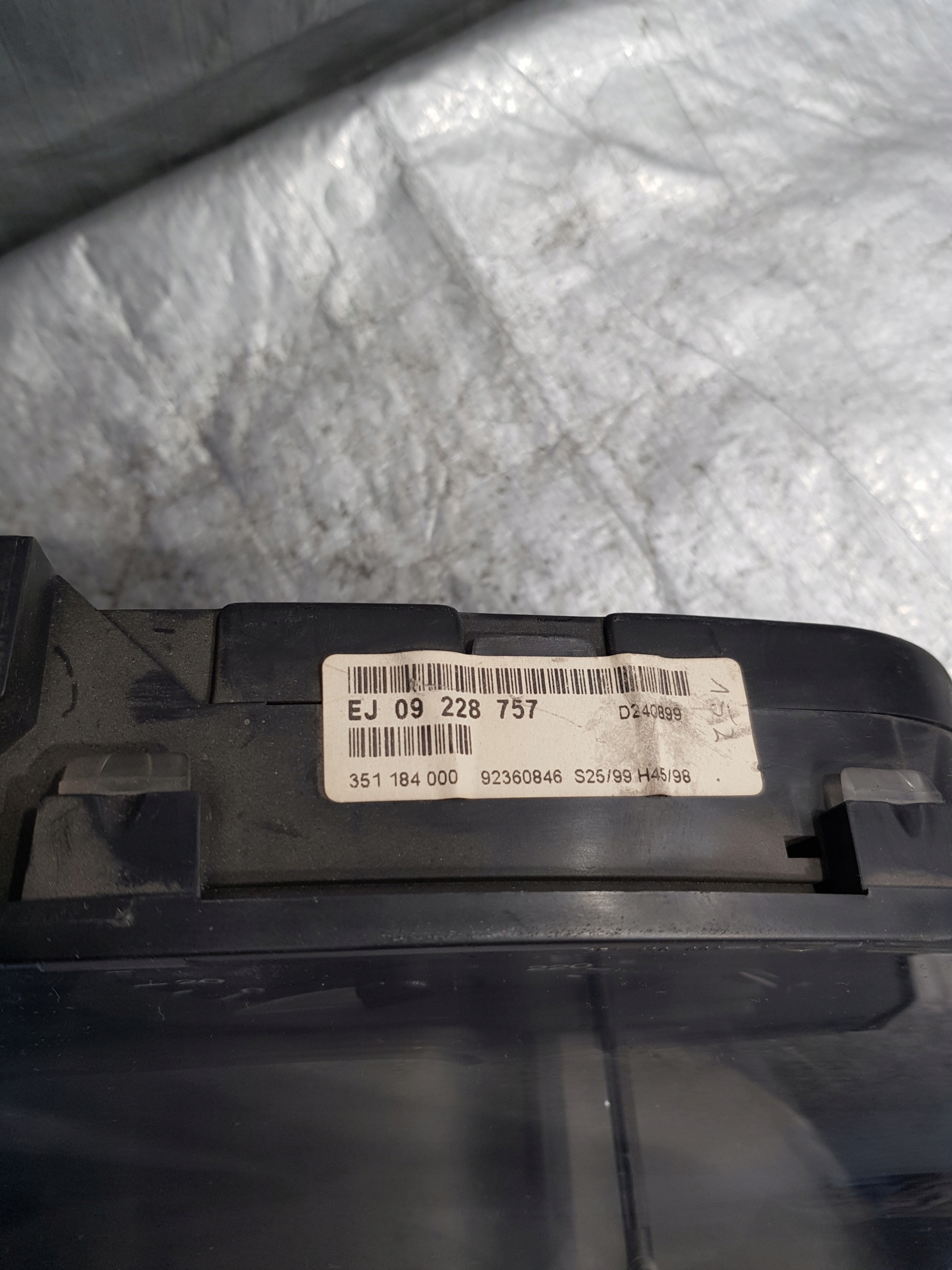 dials dials Opel Zafira A 2.0 D EJ 09228757