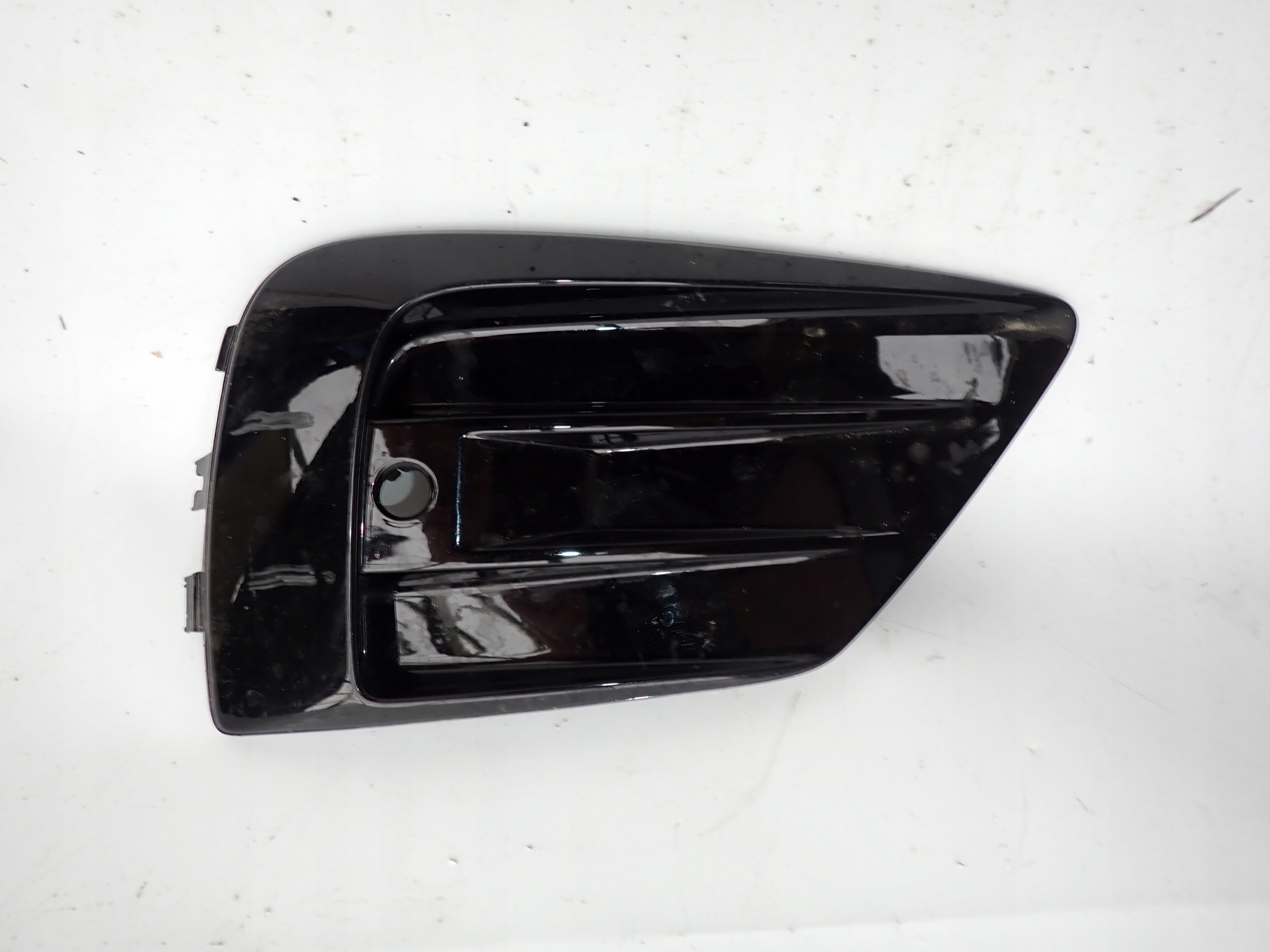 VOLVO XC60 II R-design grid of a bumper right front PDC 31449129