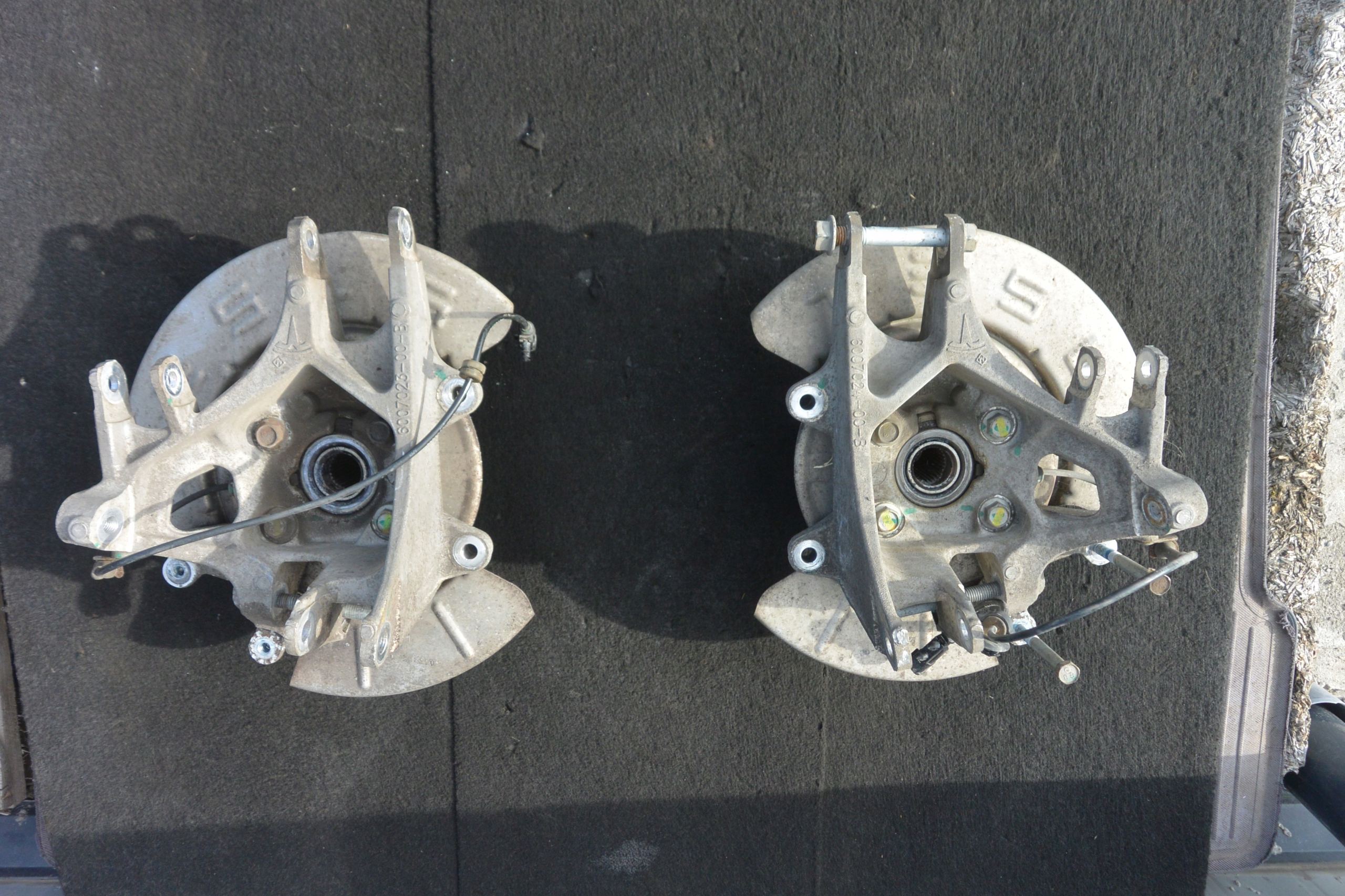 поворотный кулак левый tesla MODEL S P85