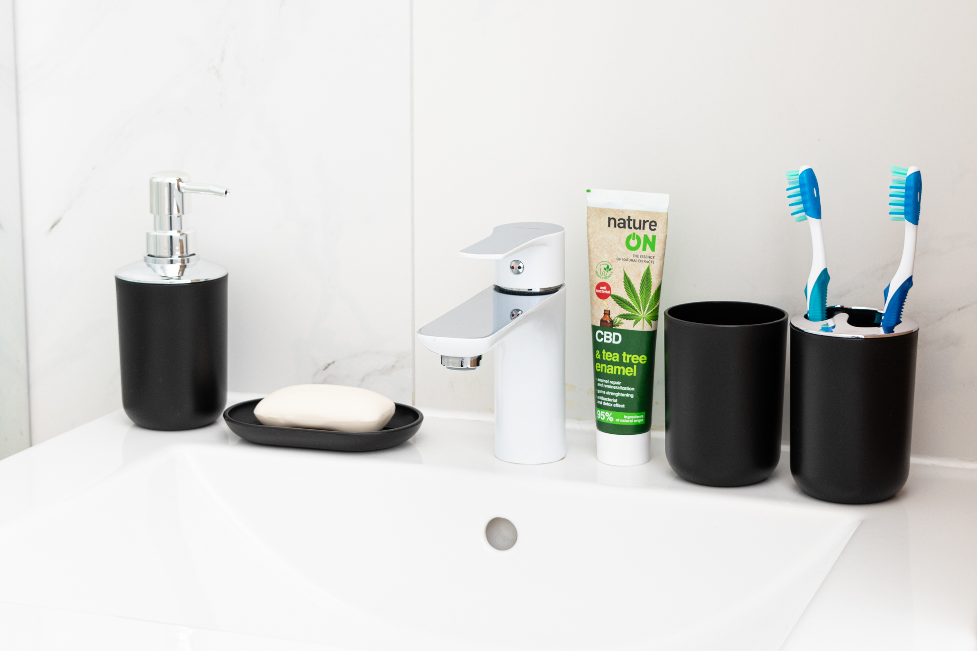 ZESTAW ŁAZIENKOWY SZCZOTKA DO WC KOSZ DOZOWNIK MYDELNICZKA KUBKI 6w1 LOFT EAN (GTIN) 5902340328392