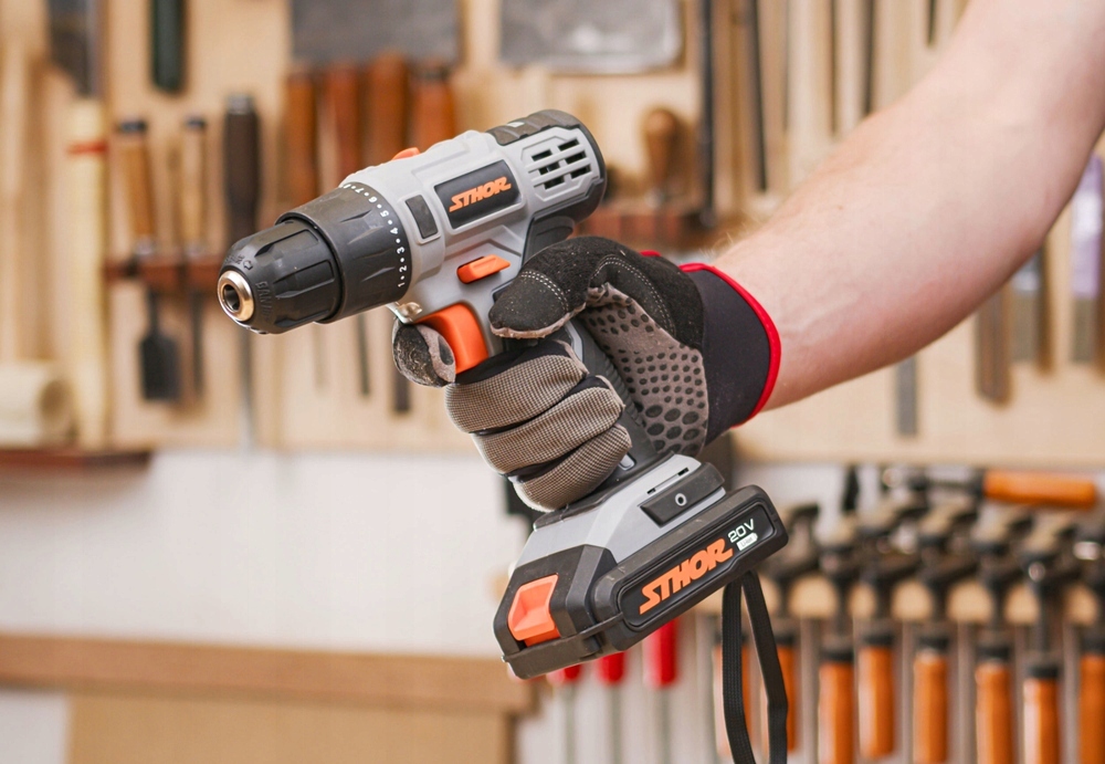 AKU ŠROUBOVÁK 20V POUZDRO 2Ah baterie Kapacita baterie 2 Ah