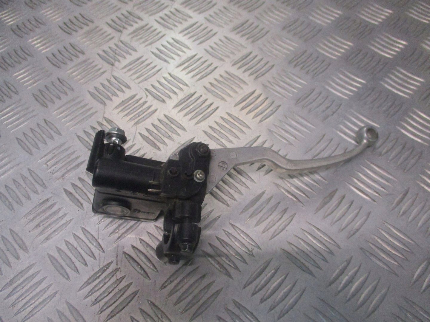 DŹWIGNIA LEWA HAMULCA SUZUKI BURGMAN Producent Suzuki OE