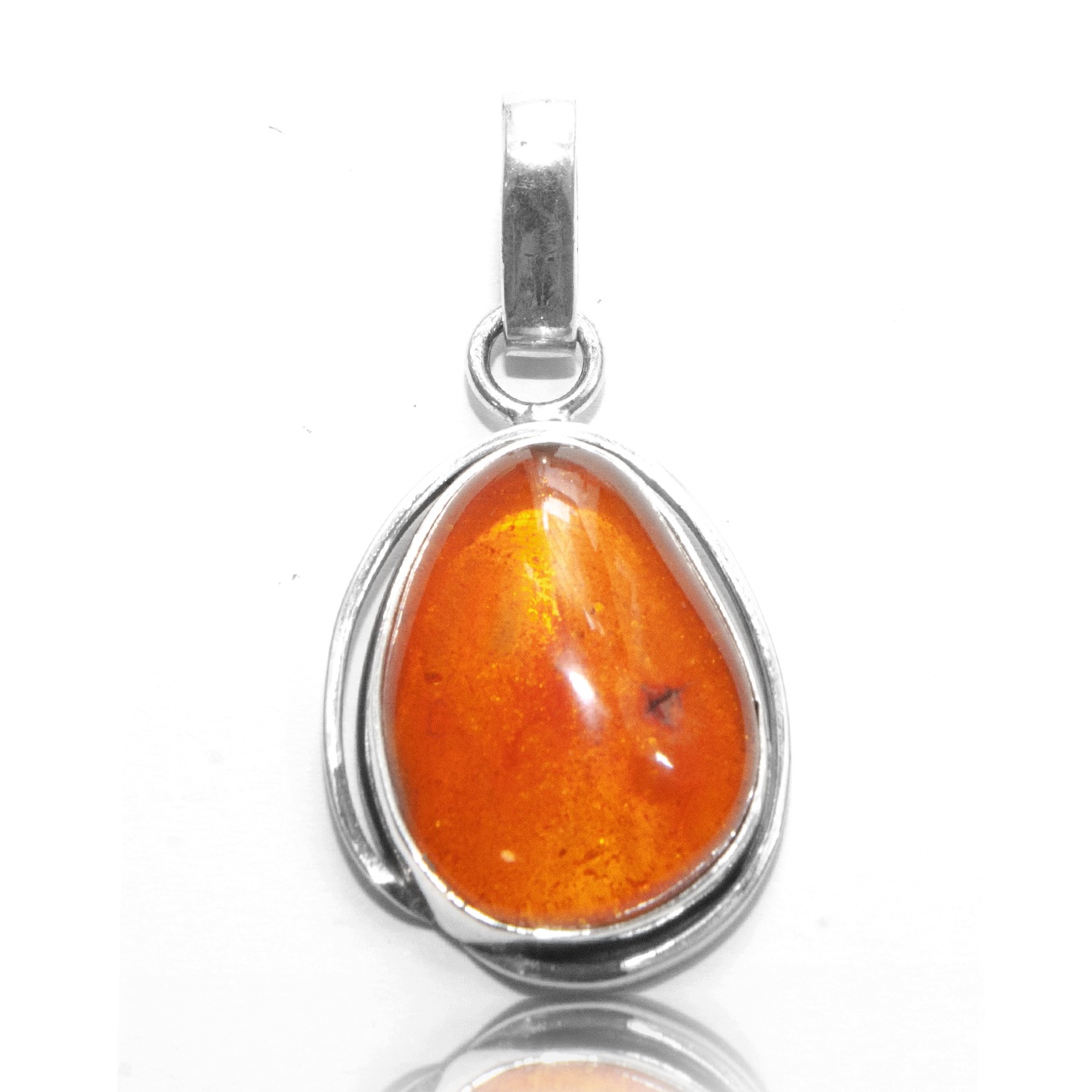 Stříbrný přívěsek s jantarem koňakový jantar stříbro 925 elegantní