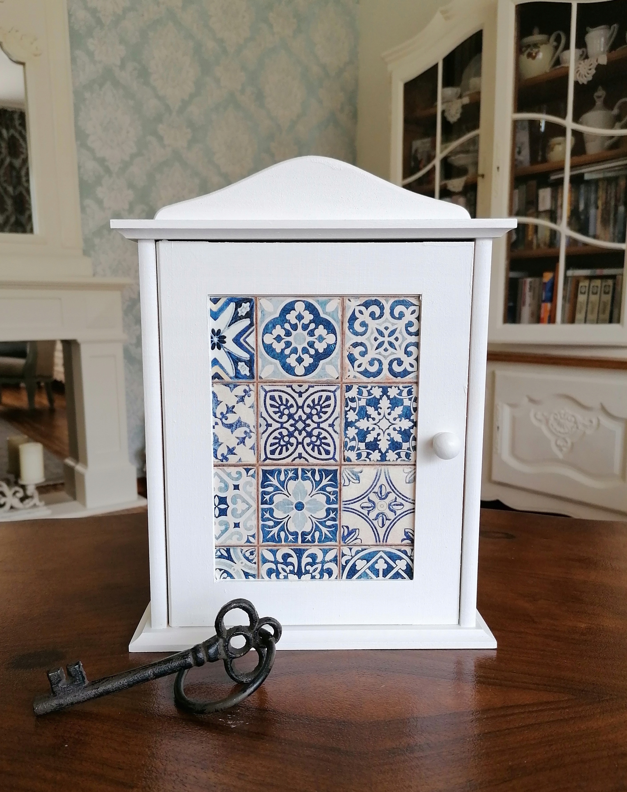 SZAFKA NA KLUCZE, WIESZAK, DREWNO 100%, BIAŁA EAN (GTIN) 6922185575064