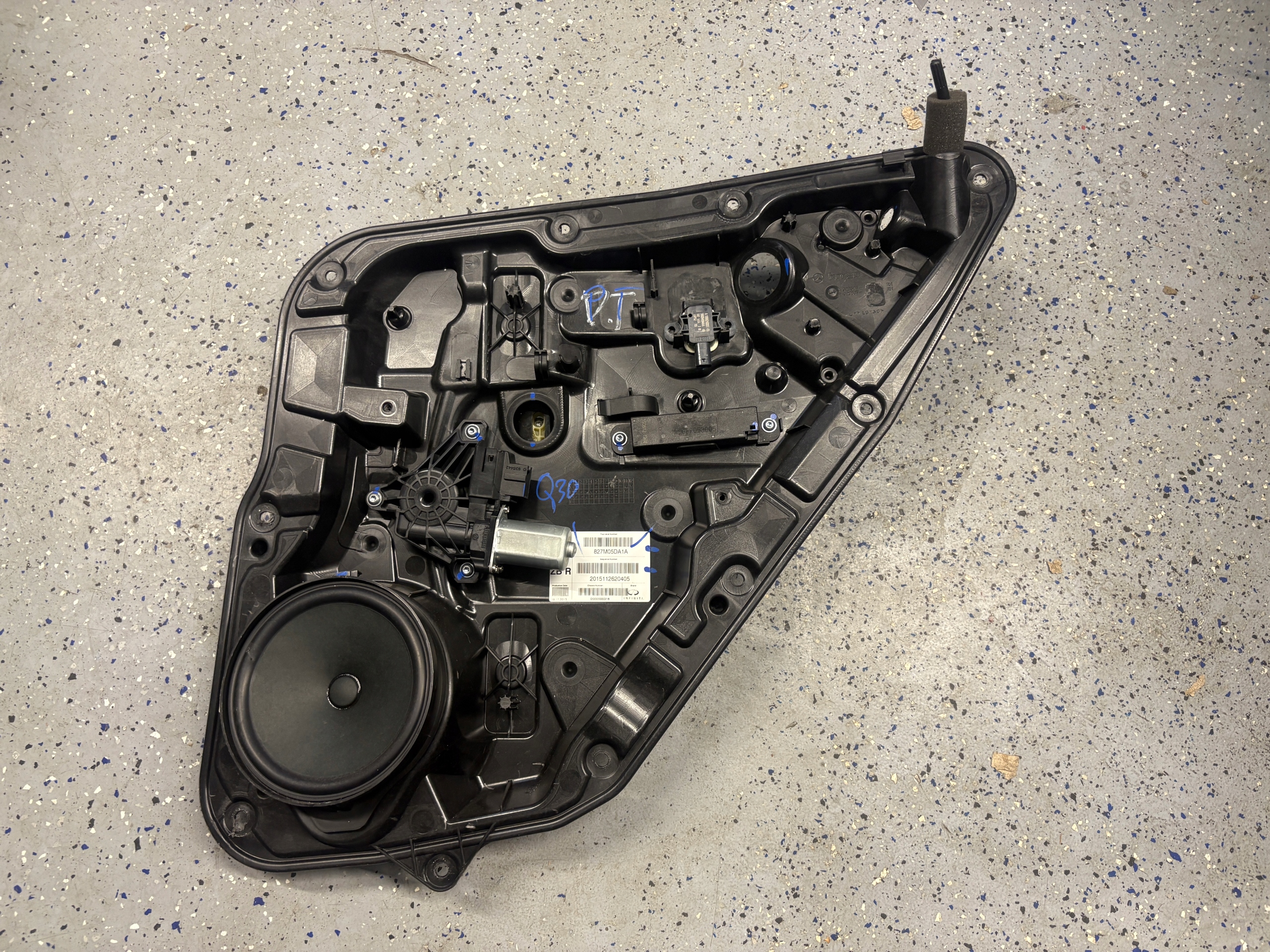 INFINITI Q30 window regulator right rear part 827M05DA1A