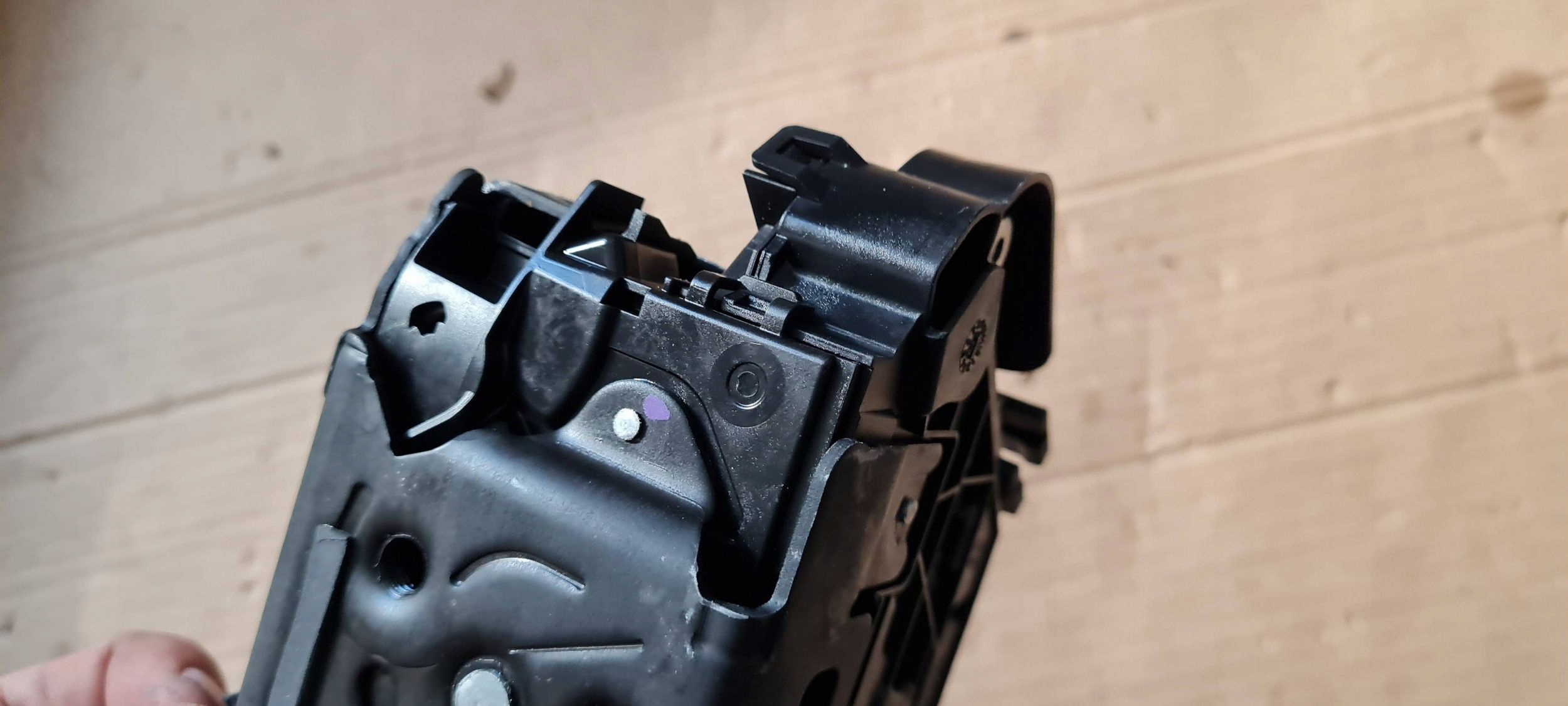 Q3 83A lock door right front front 5TB837016C VW AUDI