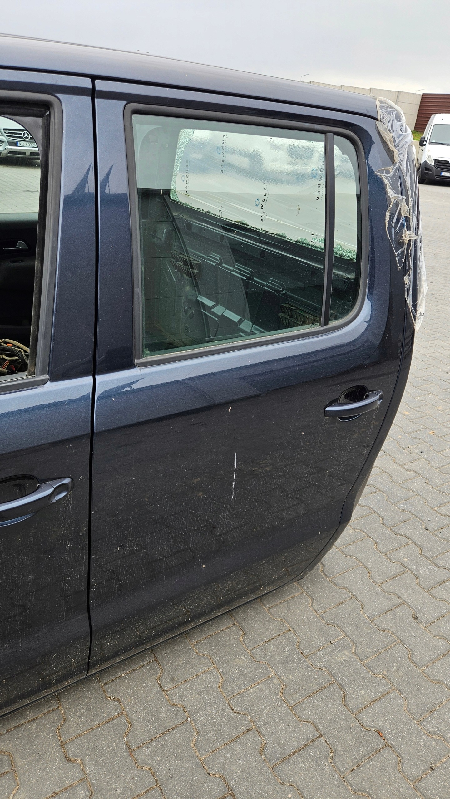 VW AMAROK door left rear. left rear part complete colour LT5U