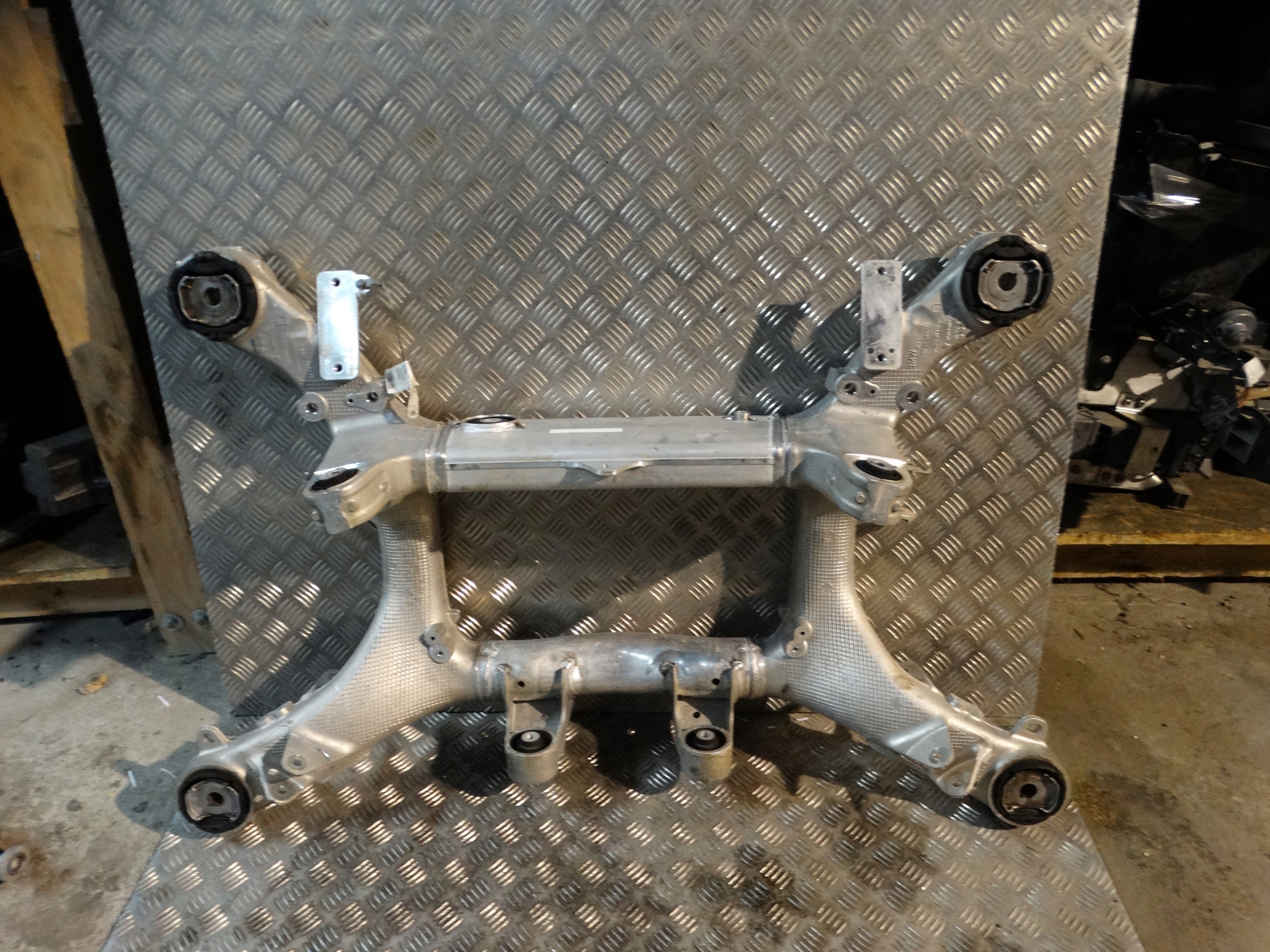 IDEAL subframe rear BMW G11 G12 760iX LCI SKRETNE 1