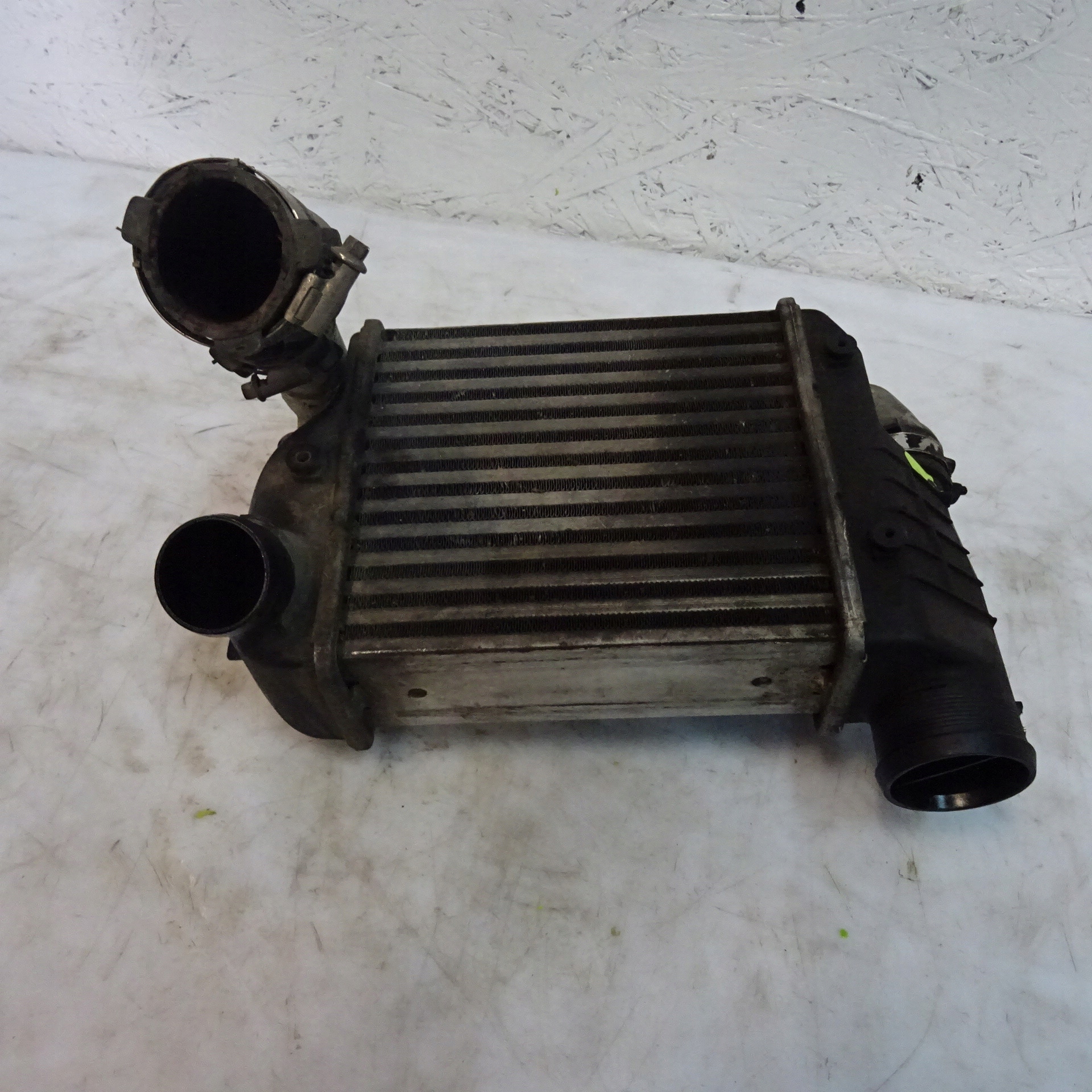 AUDI A6 C6 3.0TDI intercooler pravý