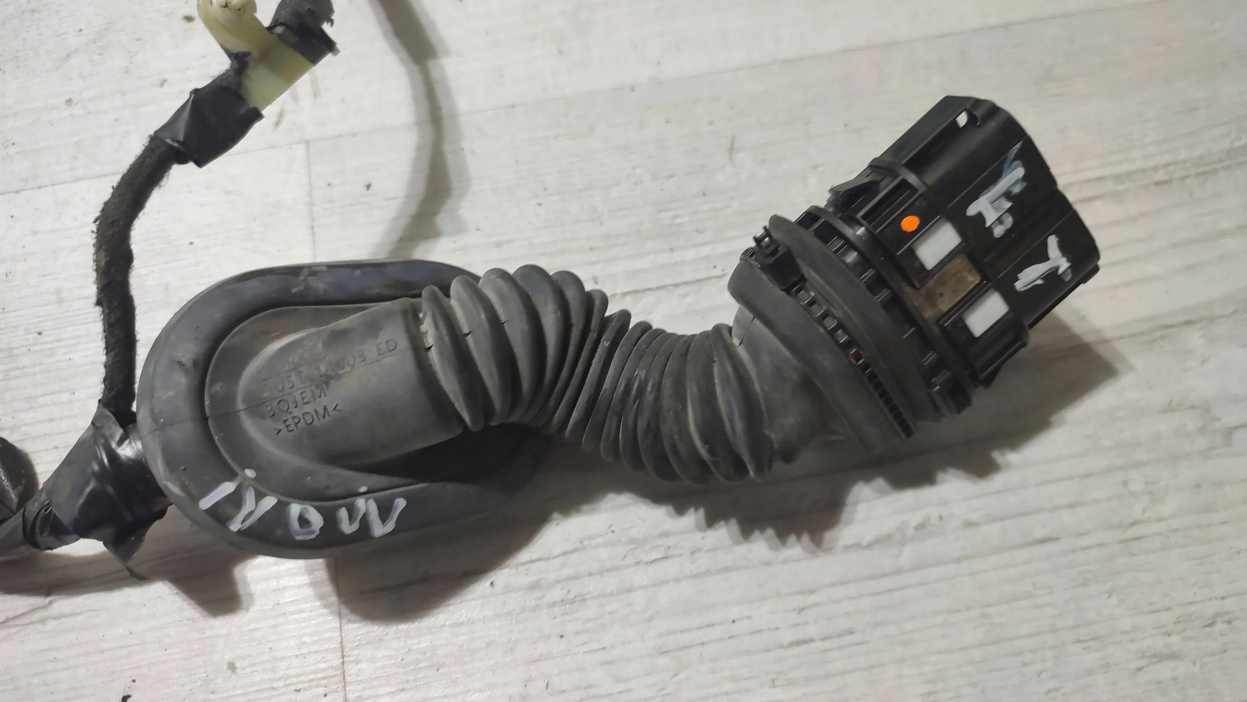 Ford Mondeo MK5 16r 2.0TDCi rear part side left bundle przewodow door