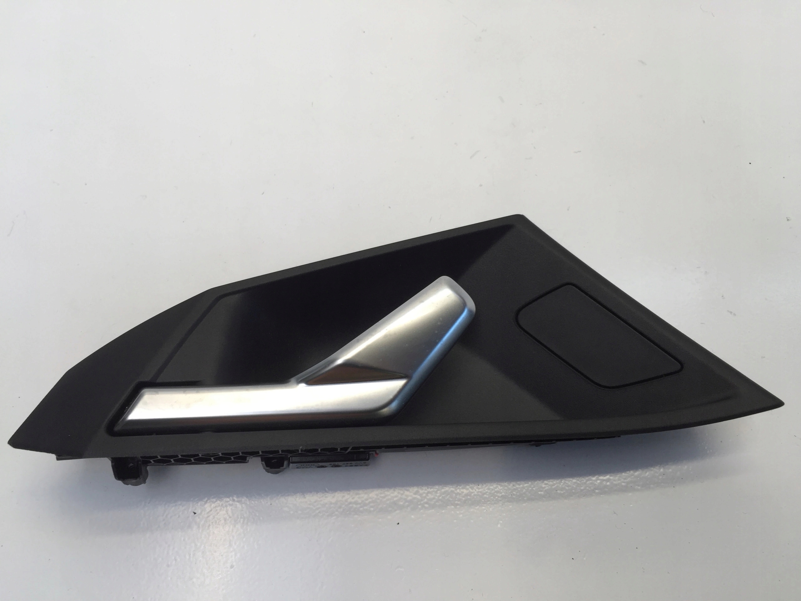 8Y0837020 - AUDI A3 8Y VW 2021 внутренняя ручка задняя правая