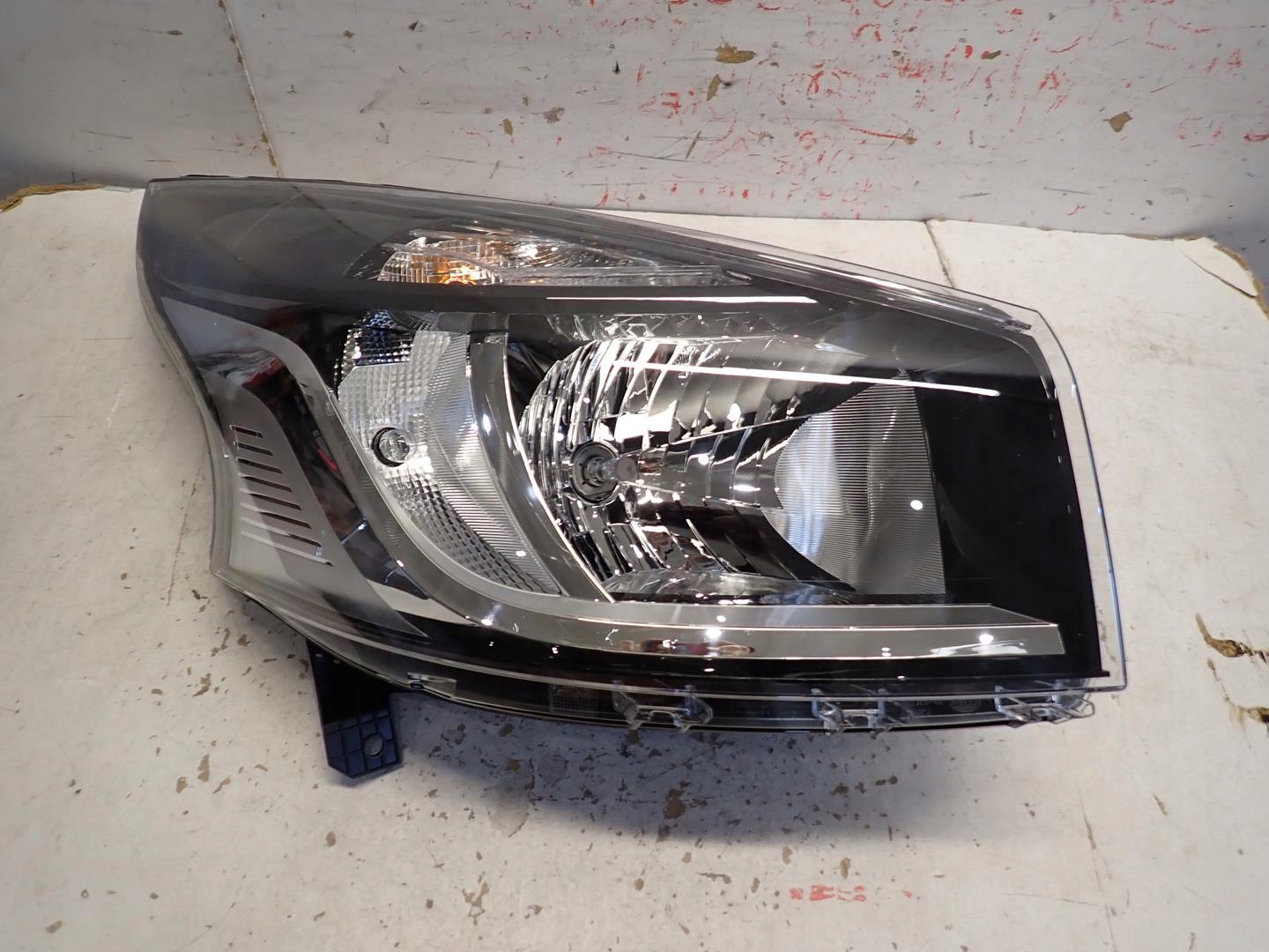 light front front right RENAULT TRAFIC III 2014- 260101161
