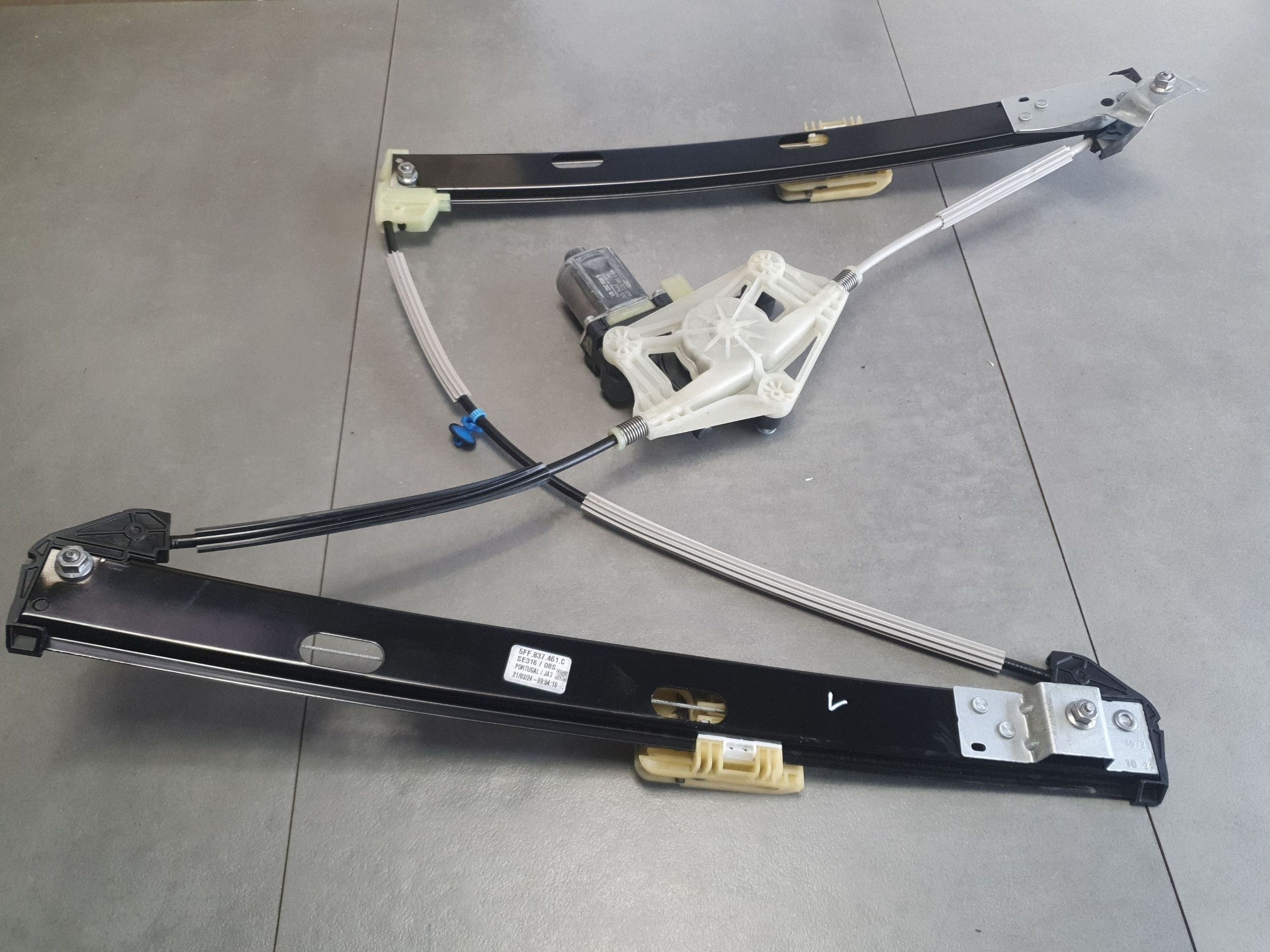 Cupra Formentor window regulator door left front 5FF837461C