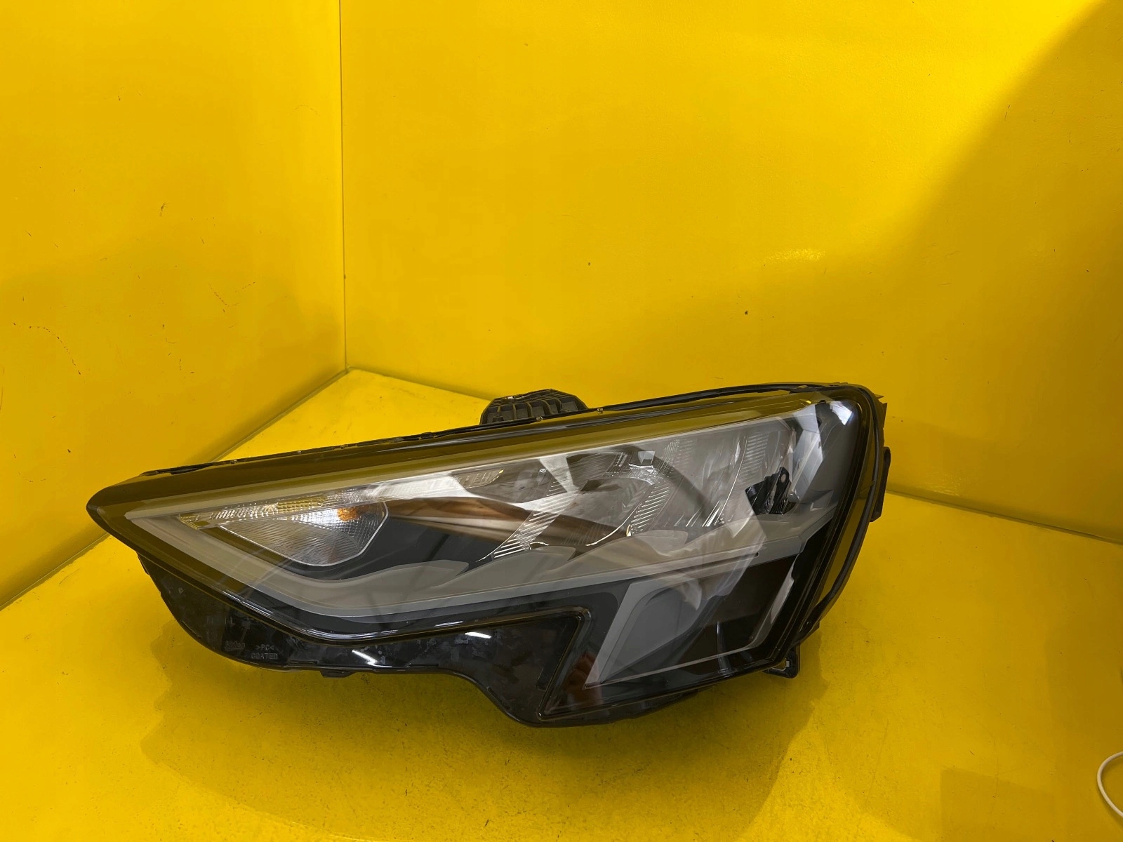 light left AUDI A3 FULL LED 8Y0941011