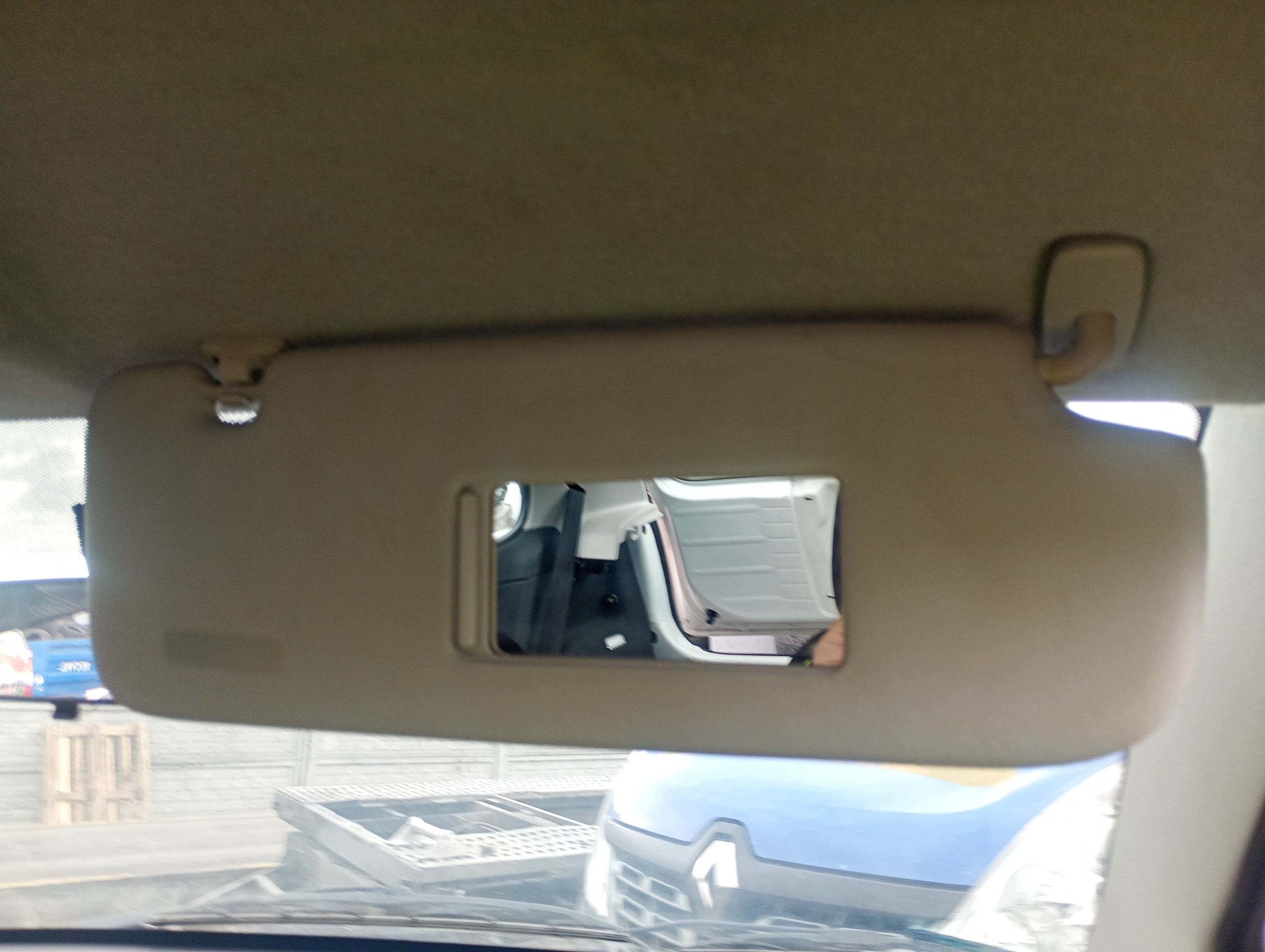 kryt przeciwsloneczna pravá spolujezdce VW Fox 05-11