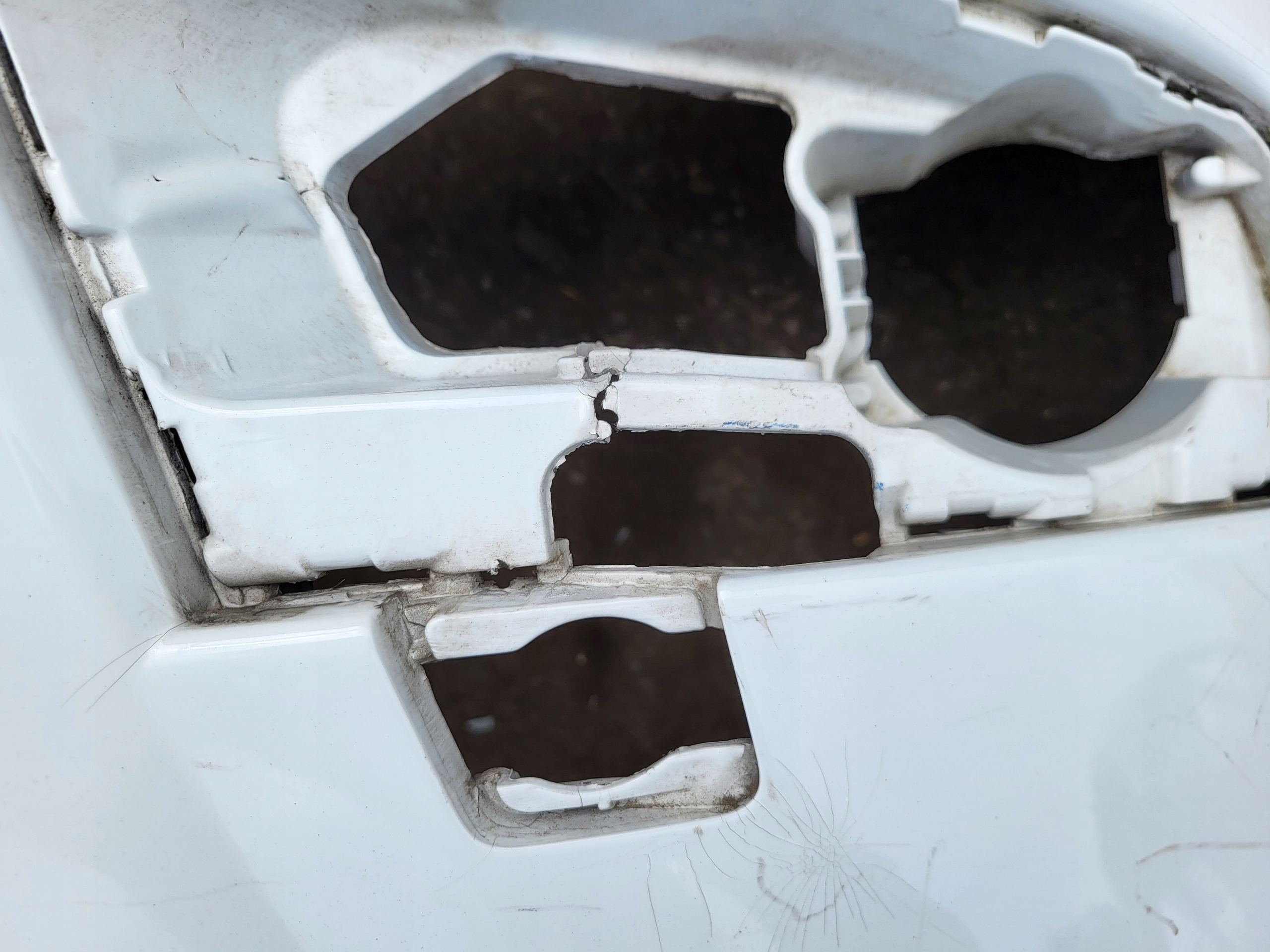 front bumper SUZUKI SPLASH OE 71711-51K00 BIALY