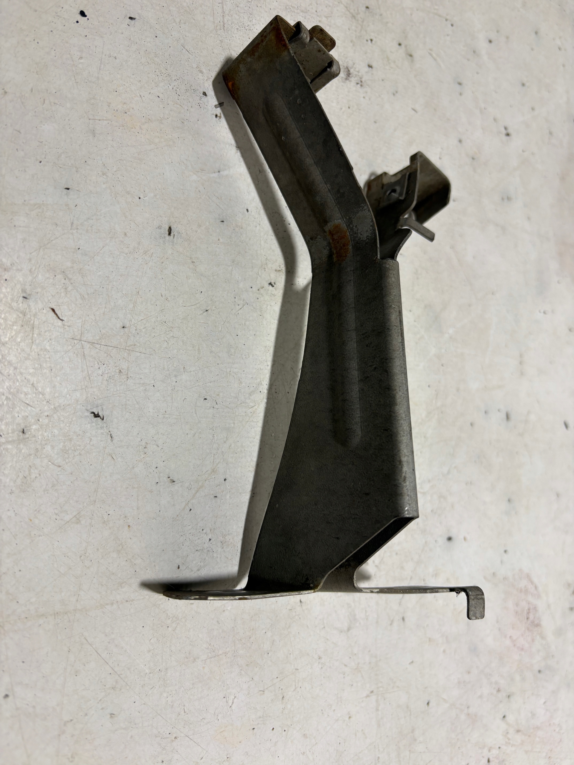 Support plaque Console Pare choc Gauche Avant MERCEDES W207 2075240140