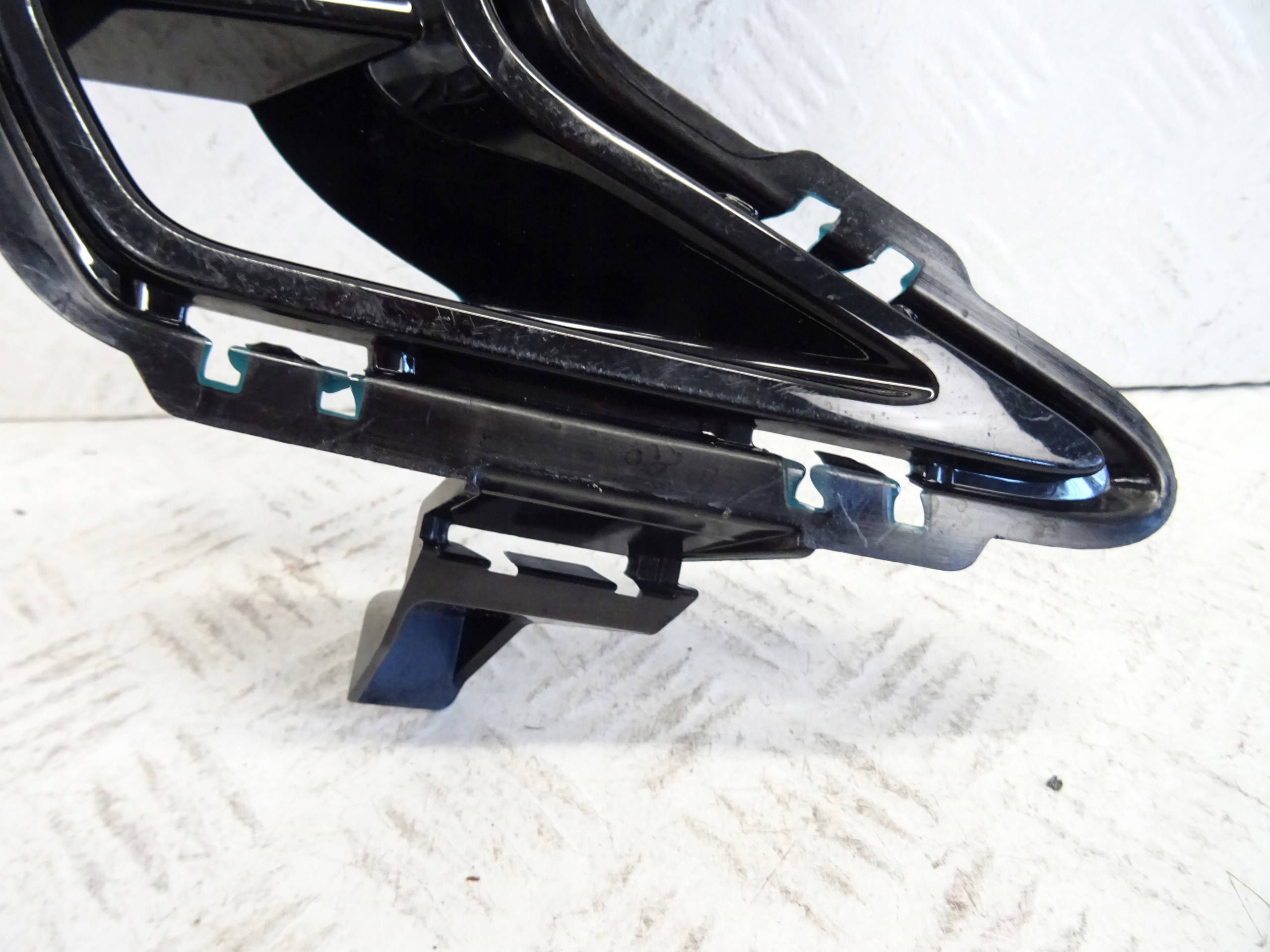 grid of a bumper front front left BMW X5 G05 LCI 511110503420