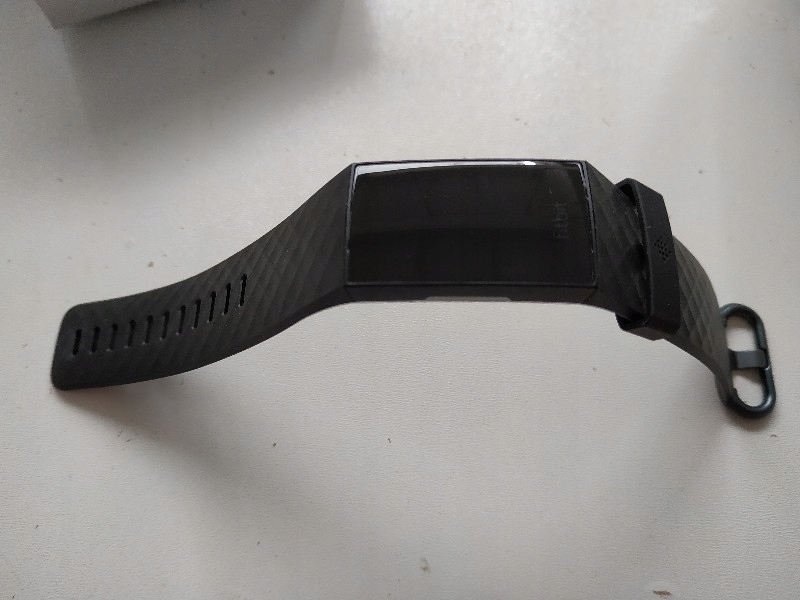 SMARTWATCH OPASKA ZEGAREK FITBIT CHARGE 4 CZARNY EAN (GTIN) 0811138038670