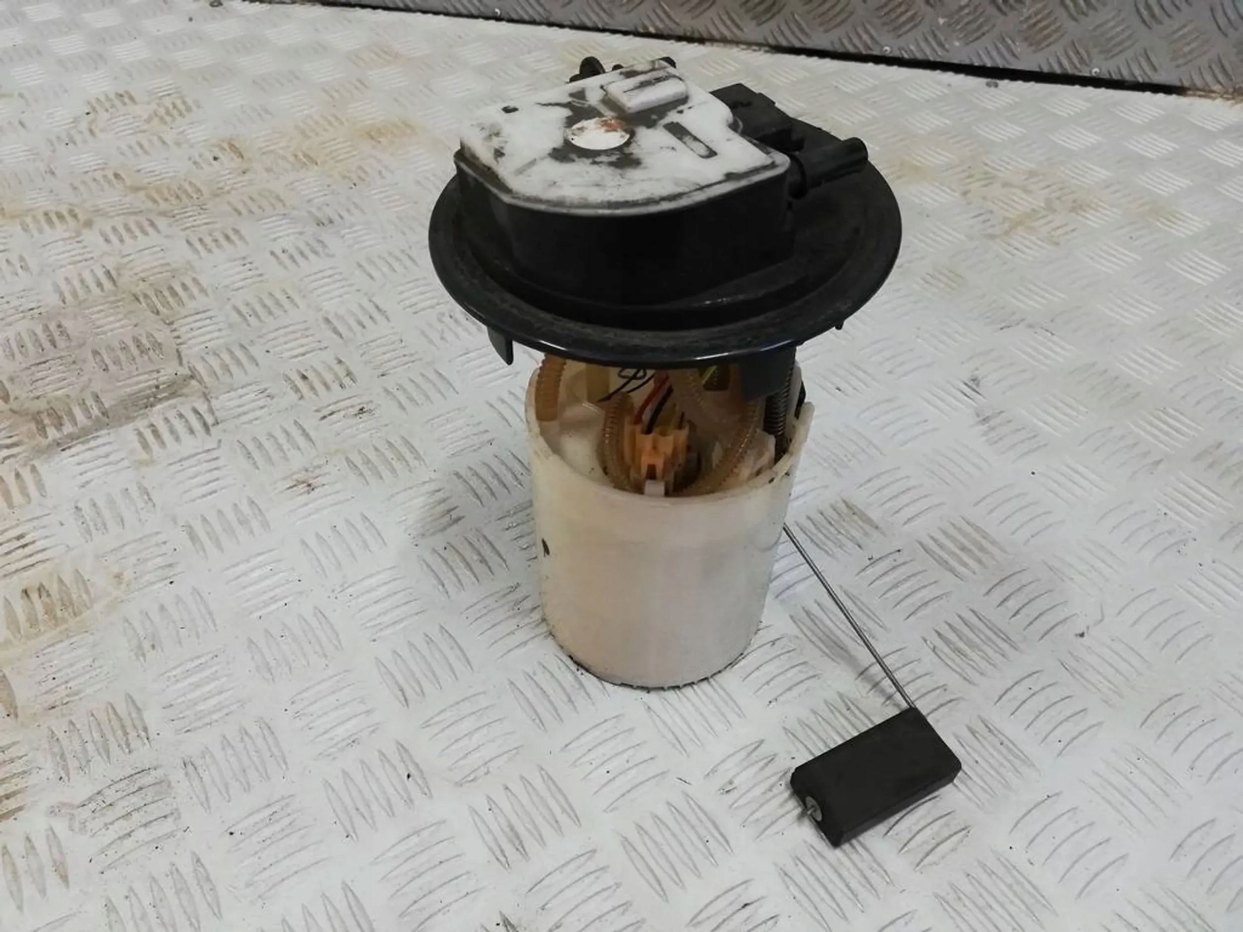 POMPA PALIWA DS3 LIFT 1.6 BLUEHDI 9803272280