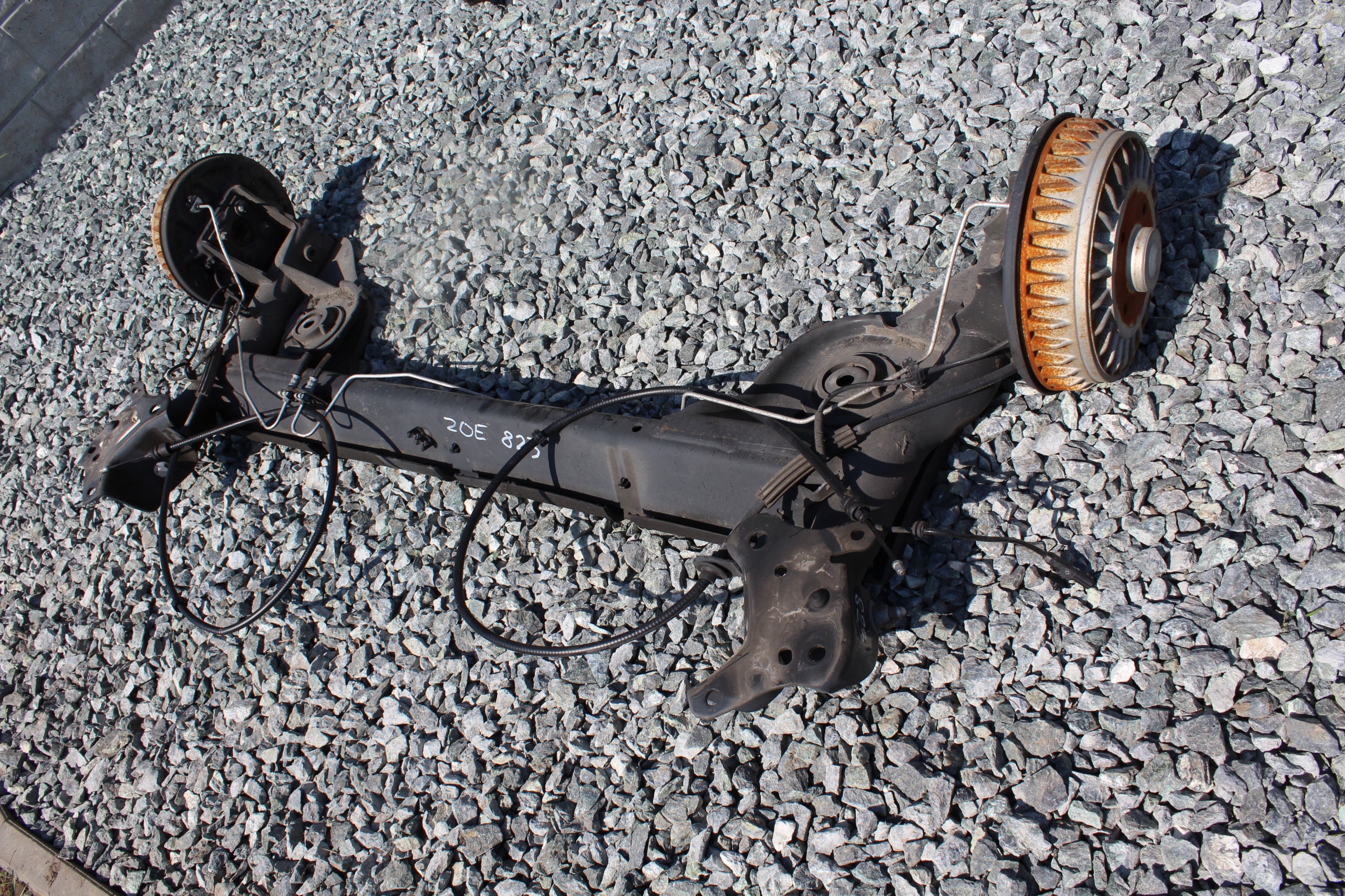 OŚ TYLNA BELKA ZAWIESZENIE TYŁ RENAULT ZOE #823 Producent części Renault OE